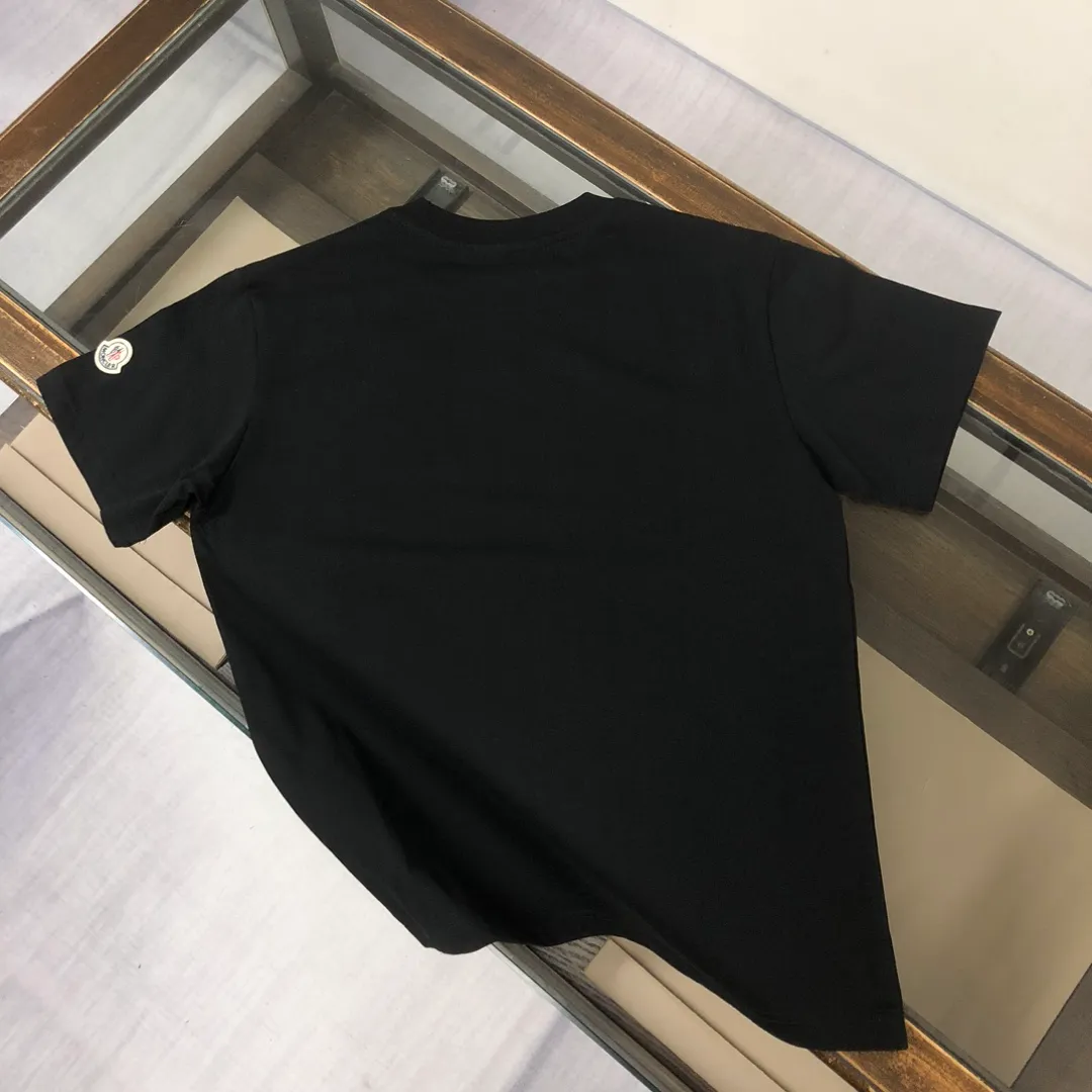 P160 MONCLER 2025 latest couple style round neck short-sleeved couple T-shirt, new spring and summer product, high quality 🔥🔥Three-dimensional logo letter logo printing technology on the chest! Fashionable and versatile trendy styles, customized imported fabrics! Comfortable to wear, breathable, fashionable without losing personality, the upper body is casual and casual, handsome and stylish, showing the temperament of a big brand. All three standards are complete! ! Color: black, white, sky blue, dark gray Size: S M L XL (loose fit, please state your height and weight when placing an order)