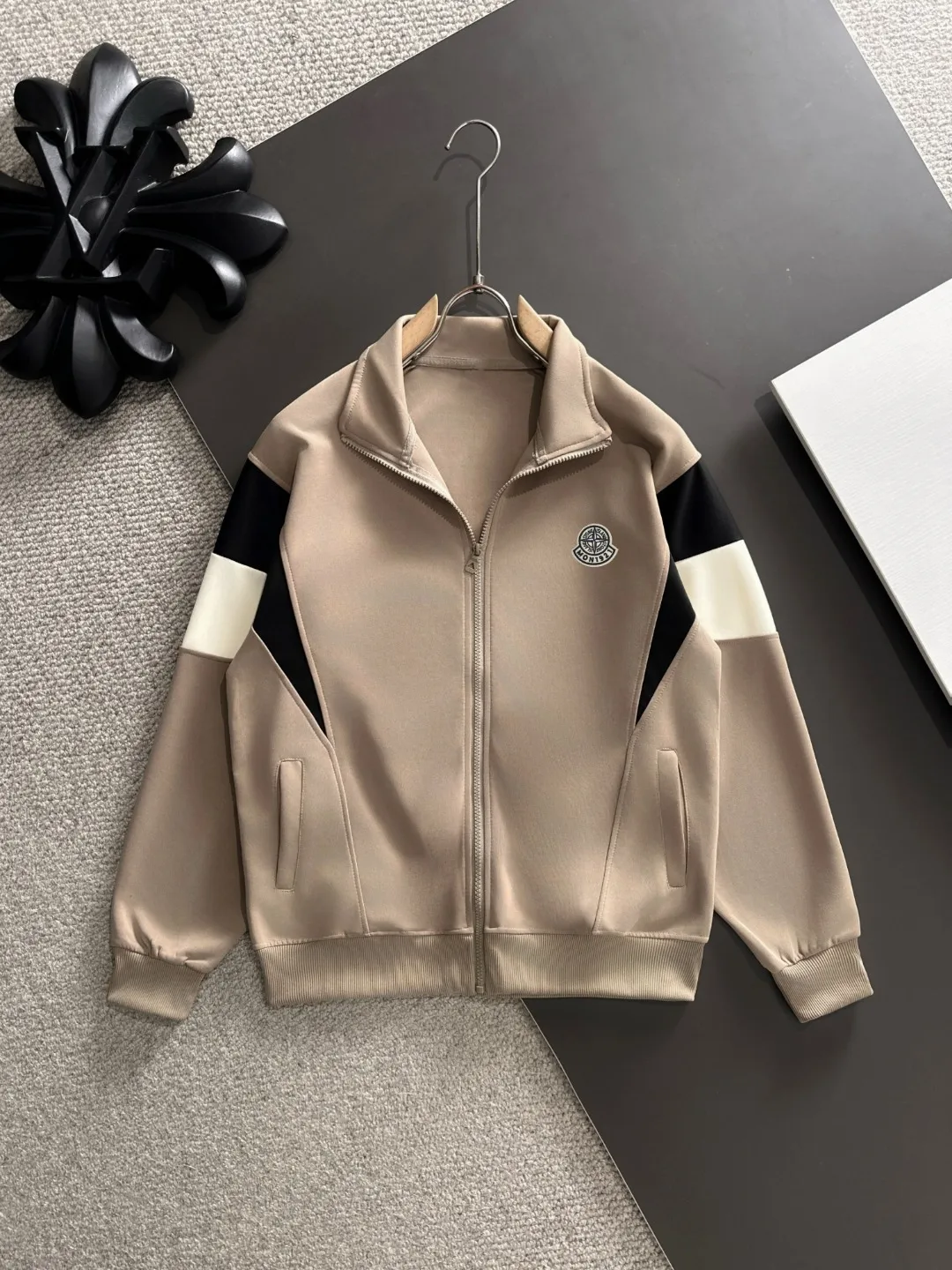 2-3 days to ship P720 Stone lsland/Stone Island joint MONCLER/Mongolian high quality 2025 autumn and winter new casual heavy industry suit exclusively developed by yb! High quality production! The top version of the trading company channel order, external orders for imported custom fabrics, high breathability and comfort, impeccable details, absolutely worth buying! This type of suit is also a must-have for lazy people. You don’t have to think about how to match it, you can just get it in one set! Brand element design concept, delicate and soft feel! It presents a casual cut and the upper body shape is great! On sale simultaneously on the official website! From a high-end men's positioning brand, the low-key luxury taste is irresistible! Exquisite workmanship and impeccable quality! The overall style is simple, fashionable and timeless, fully meeting the requirements of stylish and tasteful dressing! Size: M to 4XL (or state your height and weight when placing an order)