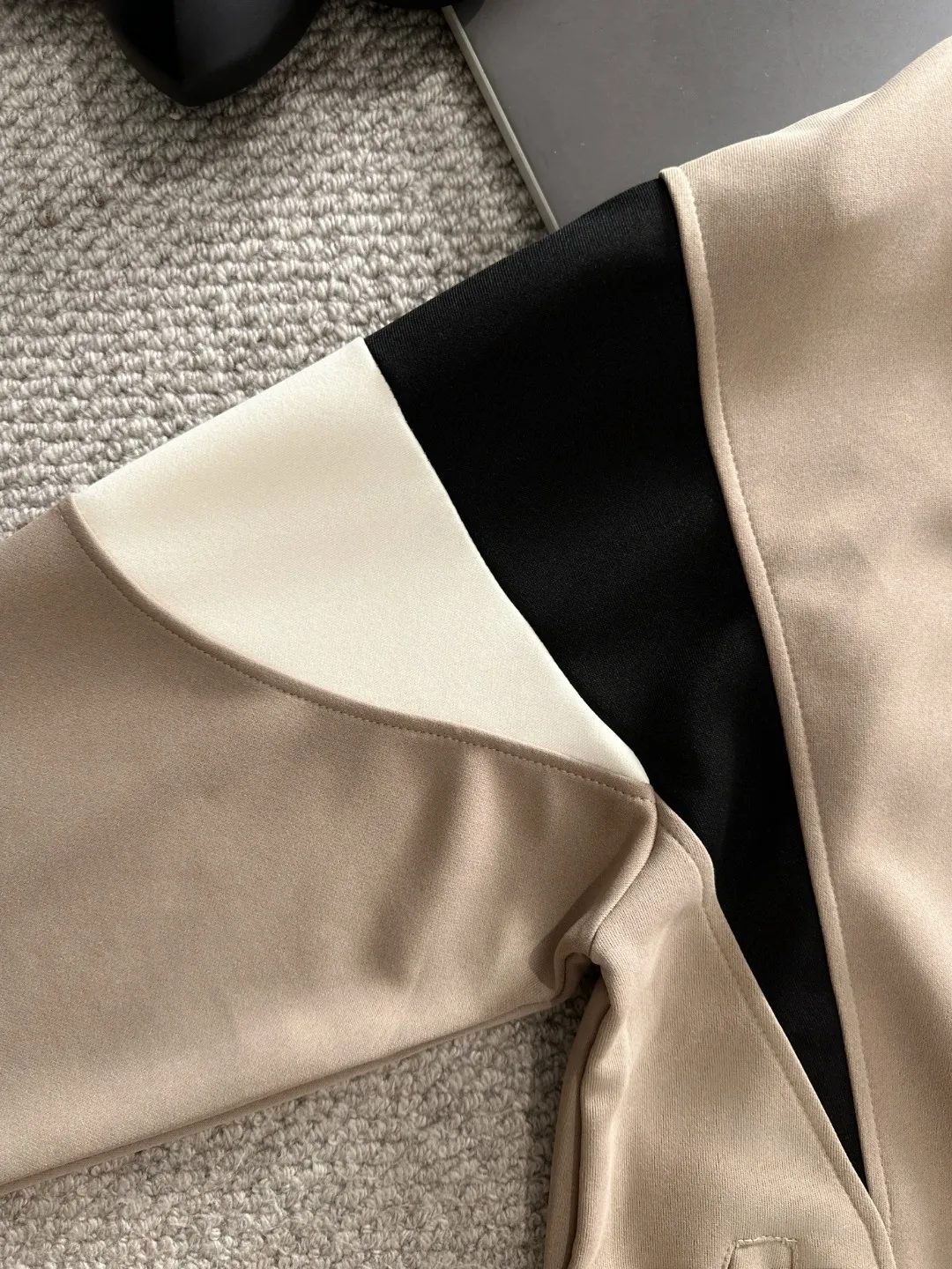 2-3 days to ship P720 Stone lsland/Stone Island joint MONCLER/Mongolian high quality 2025 autumn and winter new casual heavy industry suit exclusively developed by yb! High quality production! The top version of the trading company channel order, external orders for imported custom fabrics, high breathability and comfort, impeccable details, absolutely worth buying! This type of suit is also a must-have for lazy people. You don’t have to think about how to match it, you can just get it in one set! Brand element design concept, delicate and soft feel! It presents a casual cut and the upper body shape is great! On sale simultaneously on the official website! From a high-end men's positioning brand, the low-key luxury taste is irresistible! Exquisite workmanship and impeccable quality! The overall style is simple, fashionable and timeless, fully meeting the requirements of stylish and tasteful dressing! Size: M to 4XL (or state your height and weight when placing an order)