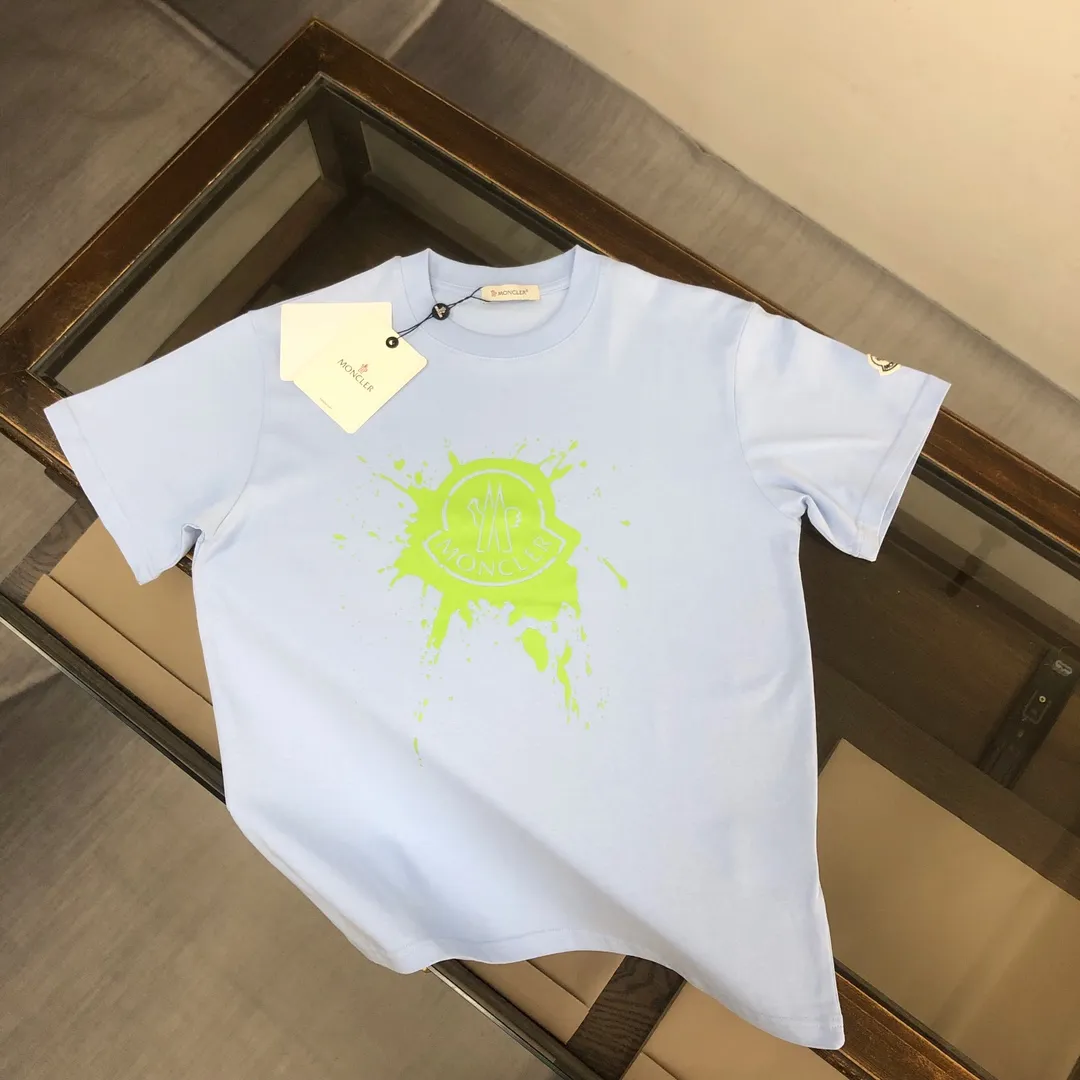 P150 MONCLER 25 The latest short-sleeved T-shirt for couples~Color-printed logo design~The upper body of the fabric is comfortable and breathable, not stiff, slim cut, and made of high-end custom-made pure cotton fabric! The upper body is comfortable and stylish, and it can be worn alone as an inner layer. It is a must-have for fashionistas! ! ! Color: Black White Orange Sky Blue Size: S M L XL (Loose fit! Please indicate your height and weight when placing an order)