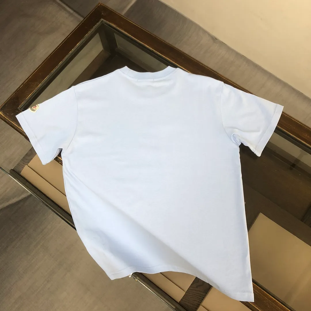 P150 MONCLER 25 The latest short-sleeved T-shirt for couples~Color-printed logo design~The upper body of the fabric is comfortable and breathable, not stiff, slim cut, and made of high-end custom-made pure cotton fabric! The upper body is comfortable and stylish, and it can be worn alone as an inner layer. It is a must-have for fashionistas! ! ! Color: Black White Orange Sky Blue Size: S M L XL (Loose fit! Please indicate your height and weight when placing an order)