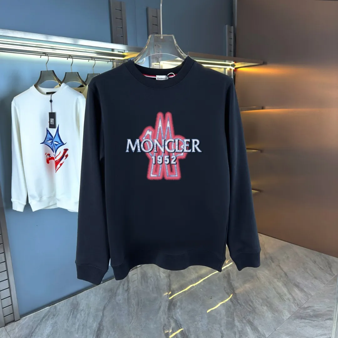 P210 High-version sweatshirt) [Long-term stock] 〖𝐌𝐎𝐍𝐂𝐋𝐄𝐑~Mask〗 Made of 440g heavy-weight fabric. It is different from the market currency. It can be matched with any variety and is properly handsome. 😎The whole dress is made of double waistcoats. The double waistcoats make the whole dress more three-dimensional. Not ordinary factories can do such fine work. 2025 Spring runway version of the T stage, on sale at the counter, round neck terry sweatshirt, high-end double-strand pure cotton, custom-made stretch ribs, dyed in the same vat, complete with three standards, matched with exquisite embroidered LOGO on the chest, simple and advanced, same style for men and women. Color: black, apricot, white, size: S M L XL 2XL