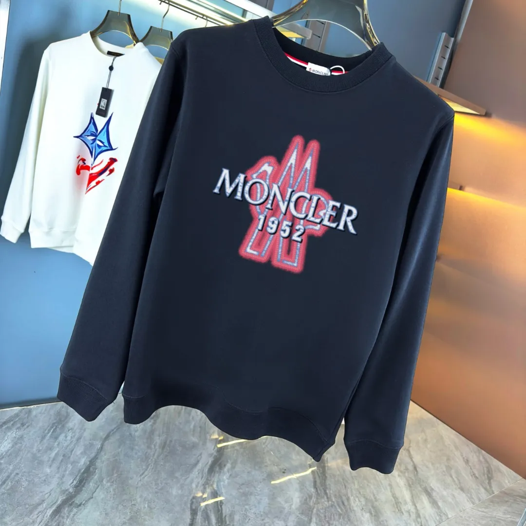P210 High-version sweatshirt) [Long-term stock] 〖𝐌𝐎𝐍𝐂𝐋𝐄𝐑~Mask〗 Made of 440g heavy-weight fabric. It is different from the market currency. It can be matched with any variety and is properly handsome. 😎The whole dress is made of double waistcoats. The double waistcoats make the whole dress more three-dimensional. Not ordinary factories can do such fine work. 2025 Spring runway version of the T stage, on sale at the counter, round neck terry sweatshirt, high-end double-strand pure cotton, custom-made stretch ribs, dyed in the same vat, complete with three standards, matched with exquisite embroidered LOGO on the chest, simple and advanced, same style for men and women. Color: black, apricot, white, size: S M L XL 2XL