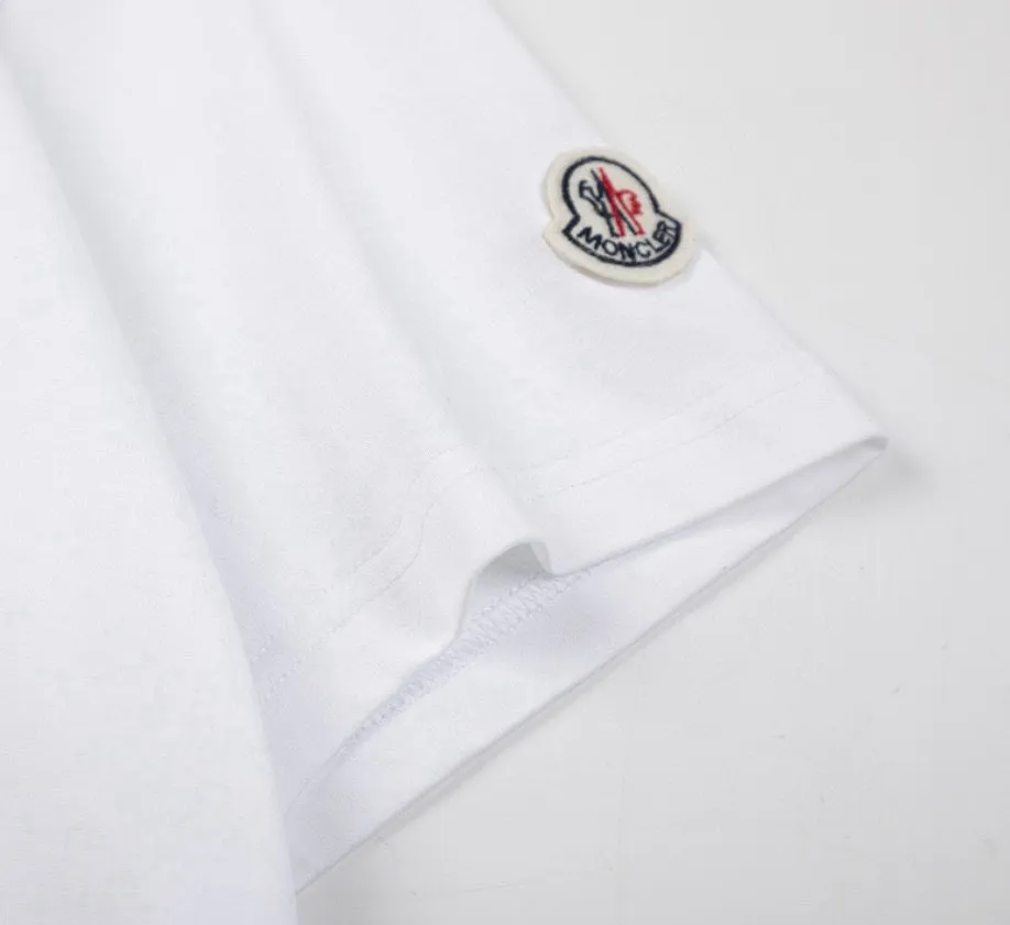 P150 Moncler 2026 early spring new style Mascot letter logo Customized small armband Same style for men and women Short-sleeved T-shirt Customized 300 grams of 100% double yarn pure cotton fabric Custom dyed 32 double-strand threads Complete collar label, hangtag, main mark and three labels Color: White Size: XS S M L