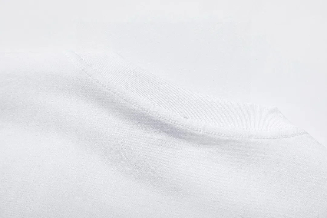 P150 Moncler 2026 early spring new style Mascot letter logo Customized small armband Same style for men and women Short-sleeved T-shirt Customized 300 grams of 100% double yarn pure cotton fabric Custom dyed 32 double-strand threads Complete collar label, hangtag, main mark and three labels Color: White Size: XS S M L