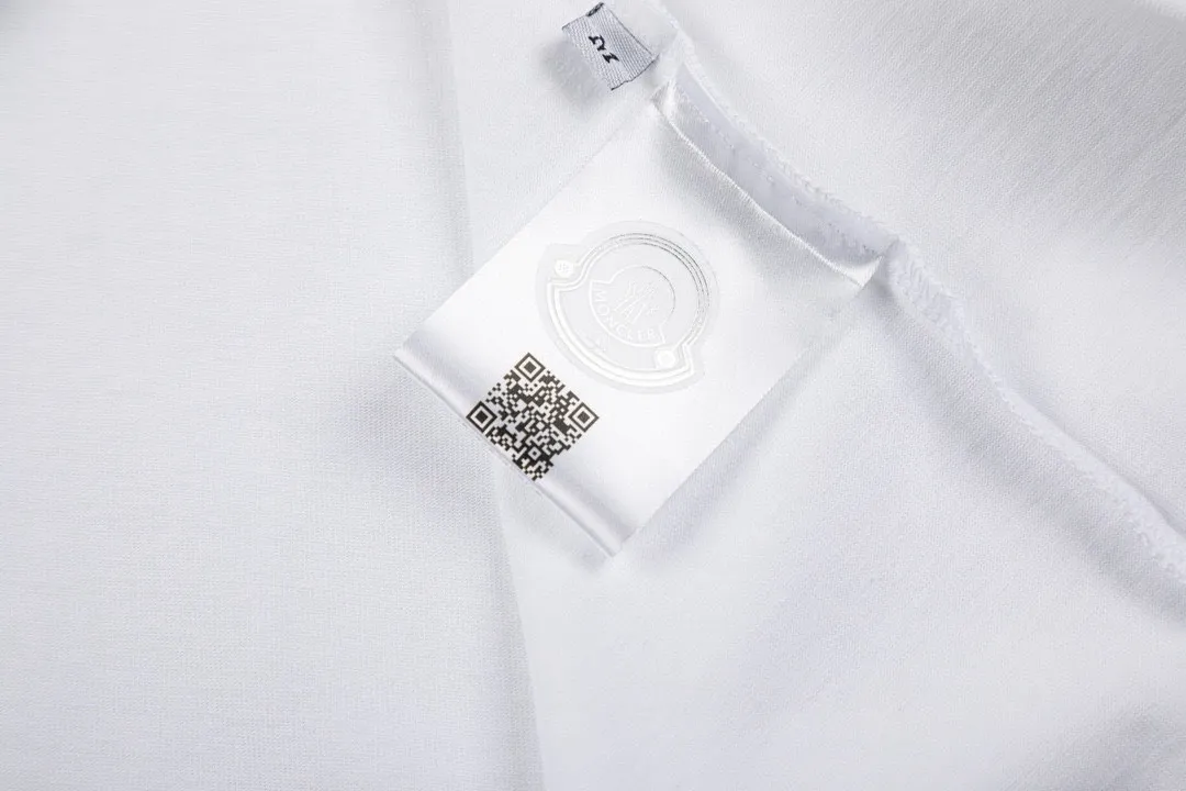 P150 Moncler 2026 early spring new style Mascot letter logo Customized small armband Same style for men and women Short-sleeved T-shirt Customized 300 grams of 100% double yarn pure cotton fabric Custom dyed 32 double-strand threads Complete collar label, hangtag, main mark and three labels Color: White Size: XS S M L
