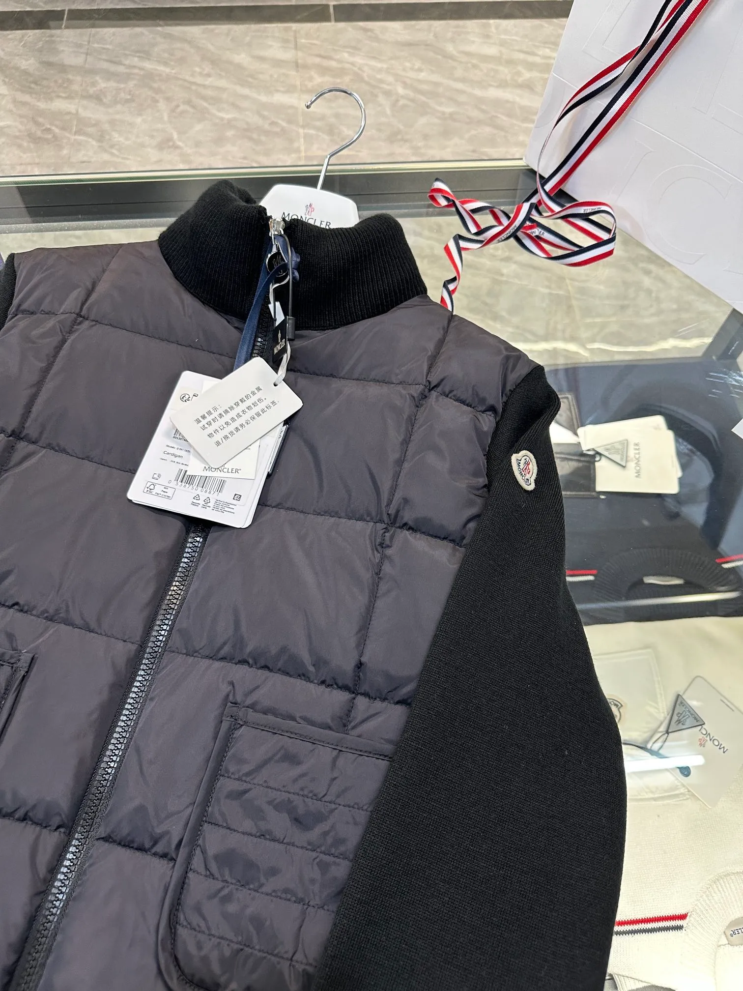 P600 Moncler women's padded wool zipper cardigan. More details shot. L258031