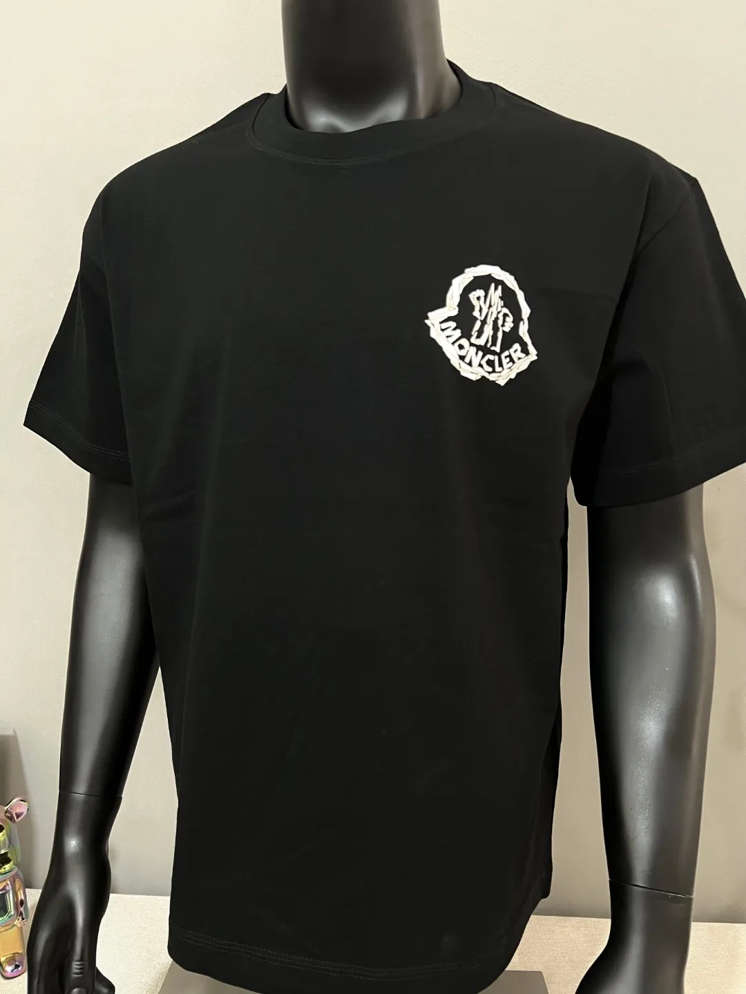 P150 new mask MONCLER, short-sleeved with official printing, details match the official version, logo size is strictly controlled, size standard, details synchronized with the official/white and black label / Black apricot beige logo; Made of 240g double yarn 100% cotton fabric, imported woven thread, collar bone is not easy to deform, factory high temperature washing process, the fabric is soft and breathable, does not shrink, NCF washed mark recognition, details are in place and the upper body is good-looking, European size version, loose and suitable, color: black, white, size XS-L