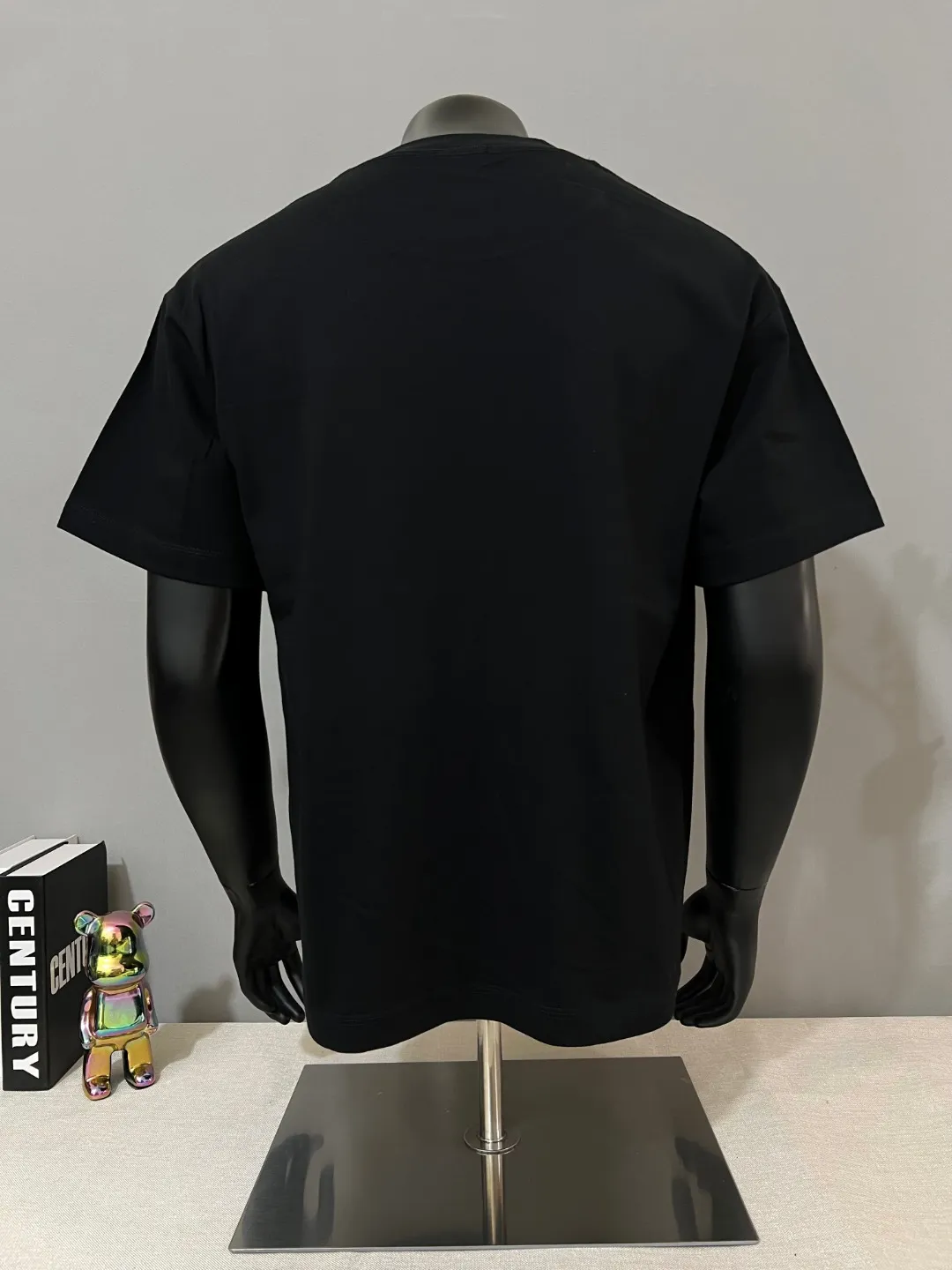 P150 new mask MONCLER, short-sleeved with official printing, details match the official version, logo size is strictly controlled, size standard, details synchronized with the official/white and black label / Black apricot beige logo; Made of 240g double yarn 100% cotton fabric, imported woven thread, collar bone is not easy to deform, factory high temperature washing process, the fabric is soft and breathable, does not shrink, NCF washed mark recognition, details are in place and the upper body is good-looking, European size version, loose and suitable, color: black, white, size XS-L