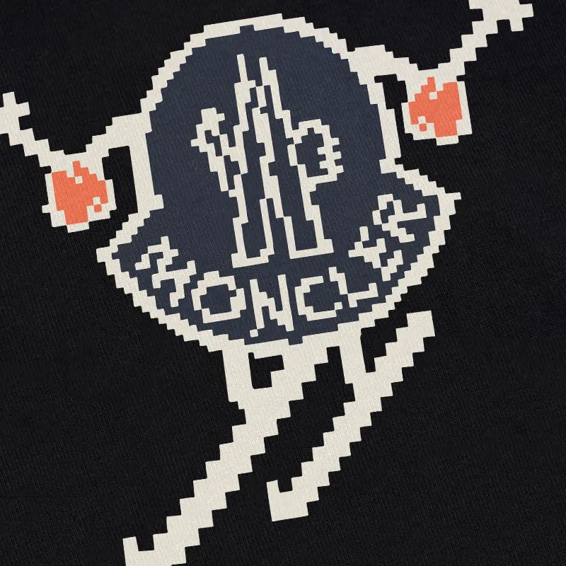 P240 Recommend the most popular Moncler masked 380g printed terry crew neck sweatshirt. Breathable pure cotton fabric. The texture is very soft and comfortable. No shrinkage, no deformation, no pilling). Original customized accessories. Collar label. Wash mark. Hang tag. Packaging (perfect details). Color: White. Black. Size: XS S M L.