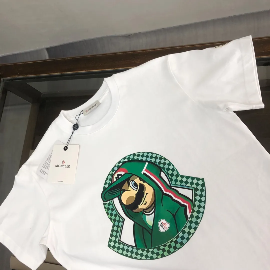 P150 MONCLER 25 latest short-sleeved T-shirt for couples ~ Brand new element pattern printing design ~ The upper body of the fabric is comfortable and breathable, not stiff, slim cut, made of high-end custom-made pure cotton fabric! The upper body is comfortable and stylish, and it can be worn alone as an inner layer. It is a must-have for fashionistas! ! ! Color: Black White Orange Royal Blue Light Blue Size: S M L XL (Loose fit! Please indicate your height and weight when placing an order)