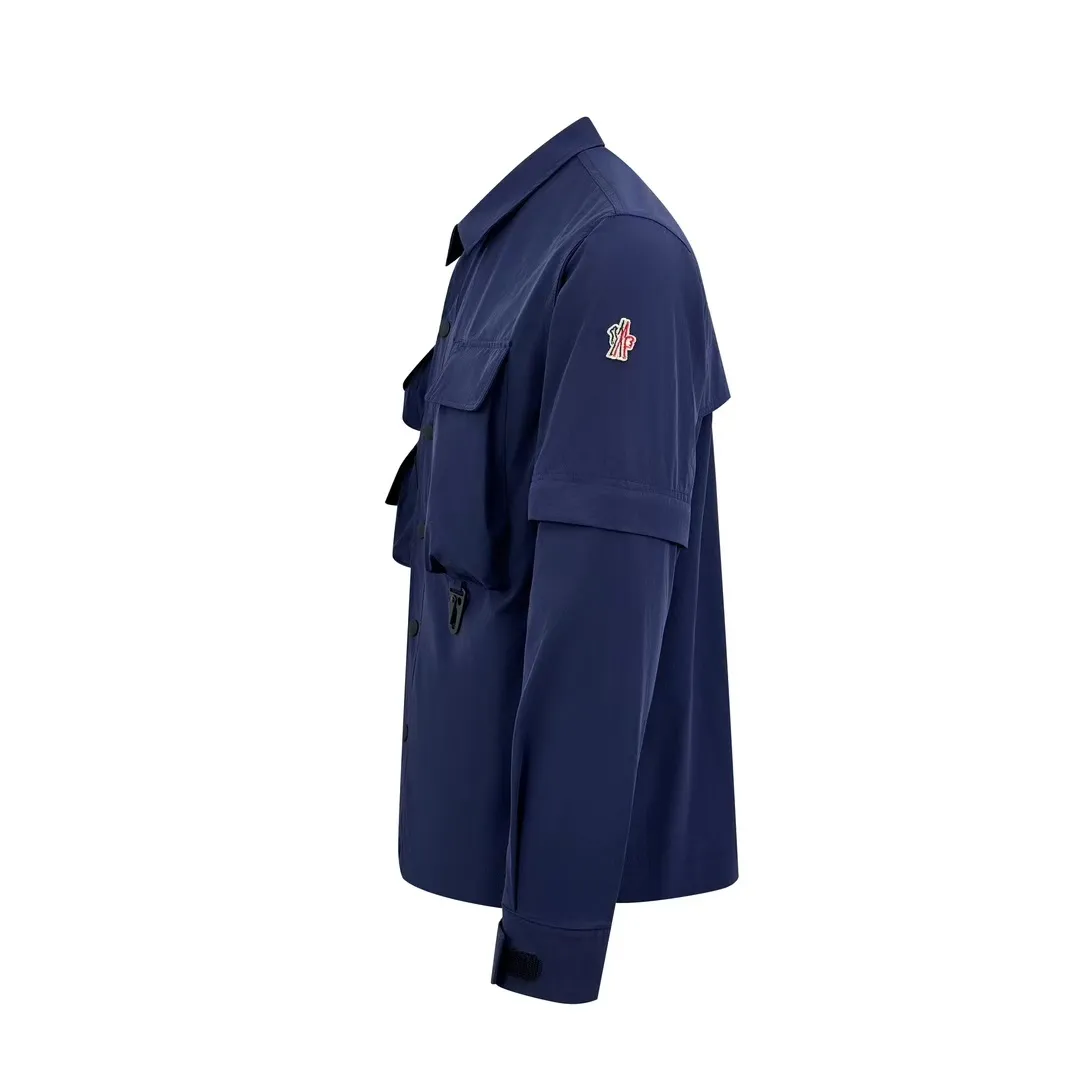 P560 Moncler Grenoble functional outdoor jacket Custom dyed double stretch mercerized poplin Custom dyed soft mesh pongee Excellent texture Comfortable and close to the skin Dark green inspired by plant texture The color is taken from sage leaves soaked in morning dew Precision narrative of functional pocket system Balance of function and aesthetics The iconic Moncler logo appears on the sleeves, fully recognizable The triangular logo of the same color is hidden in the fabric texture like a mark in the undercurrent of the deep sea, extremely invisible and yet obvious The detachable sleeve design allows for diversified outfits. You can switch styles at will. It is chic and free, showing nobility. It balances outdoor practicality and urban aesthetics and leads the fashion. Process 1: Adopt a three-in-one process. Prioritize and evenly coat the glue on the surface of the substrate that needs to be composited, and then dry and solidify it. Then laminate the substrate with the adhesive film and the non-woven fabric, then cool and solidify, and then composite it with the filter non-woven fabric. The workmanship is cumbersome and complex, time-consuming and labor-intensive. Process 2: Embossing composite technology uses computer scanning to ensure that the imprint size and shape are consistent with the original, and then uses special glue as an adhesive to combine and solidify to achieve complete dryness and the best bonding effect. Process 3: Use CNC laser burning and cutting. Based on the high-energy characteristics of the laser, the moving path of the laser beam is precisely controlled by the laser generator to achieve precise cutting of the shape of the piece. Process 4: Template machine bag opening. The preset template guides the position, shape and size of the bag opening. The accuracy ensures the quality of the bag opening effect. Process 5: Using infrared special machine buttoning, the position is more precise and strong. Accessories: Customized 1:1 Moncler snap button Customized 1:1 Moncler resin buckle Customized 1:1 Moncler logo seal Customized 1:1 Moncler logo armband Customized 1:1 Moncler zipper rope ring Customized 1:1 Moncler zipper pull Customized 1:1 Moncler trademark Version: Loose version Function: Detachable sleeve splicing Style can be switched at will Size: 1 2 3 4