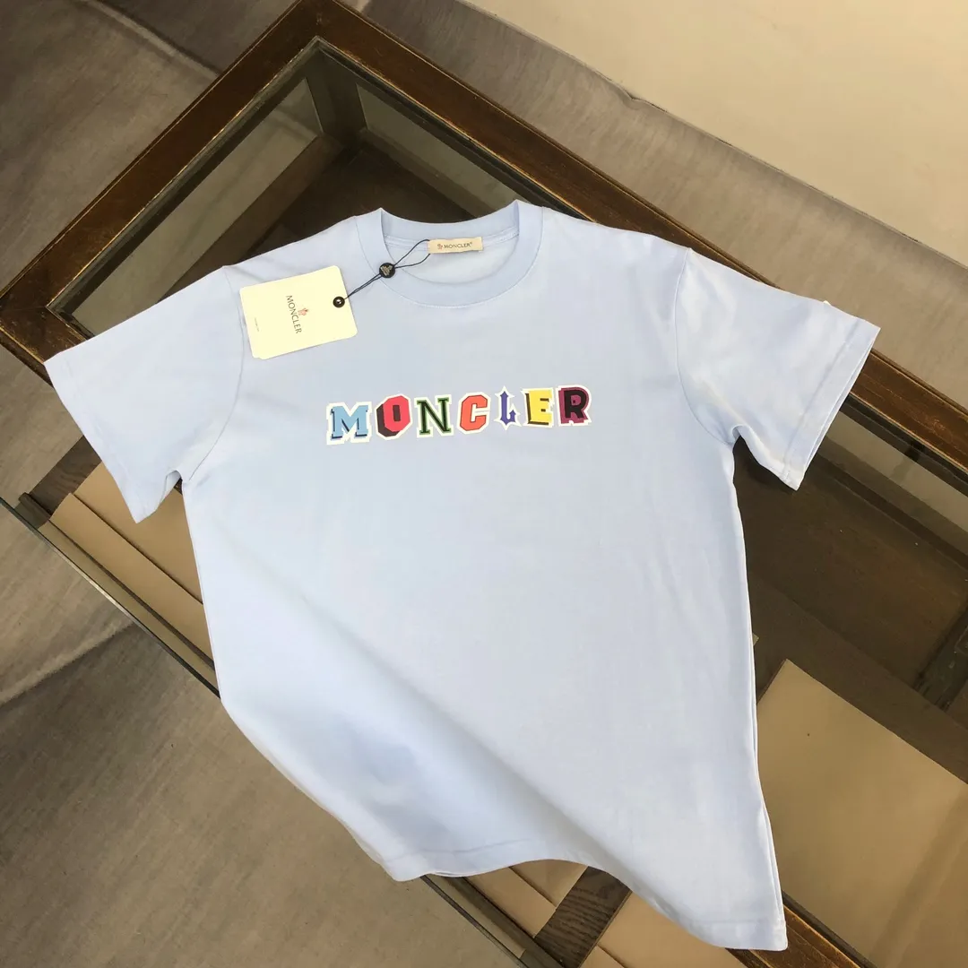 P160 MONCLER 25 The latest short-sleeved T-shirt for couples ~ Featured brand contrasting letter print ~ The fabric upper body is comfortable and breathable, not stiff, slim cut, made of high-end custom-made pure cotton fabric! The upper body is comfortable and stylish, and it can be worn alone as an inner layer. It is a must-have for fashionistas! ! ! Color: Black White Sky Blue Orange Size: S M L XL (Loose fit! Please state your height and weight when placing an order)