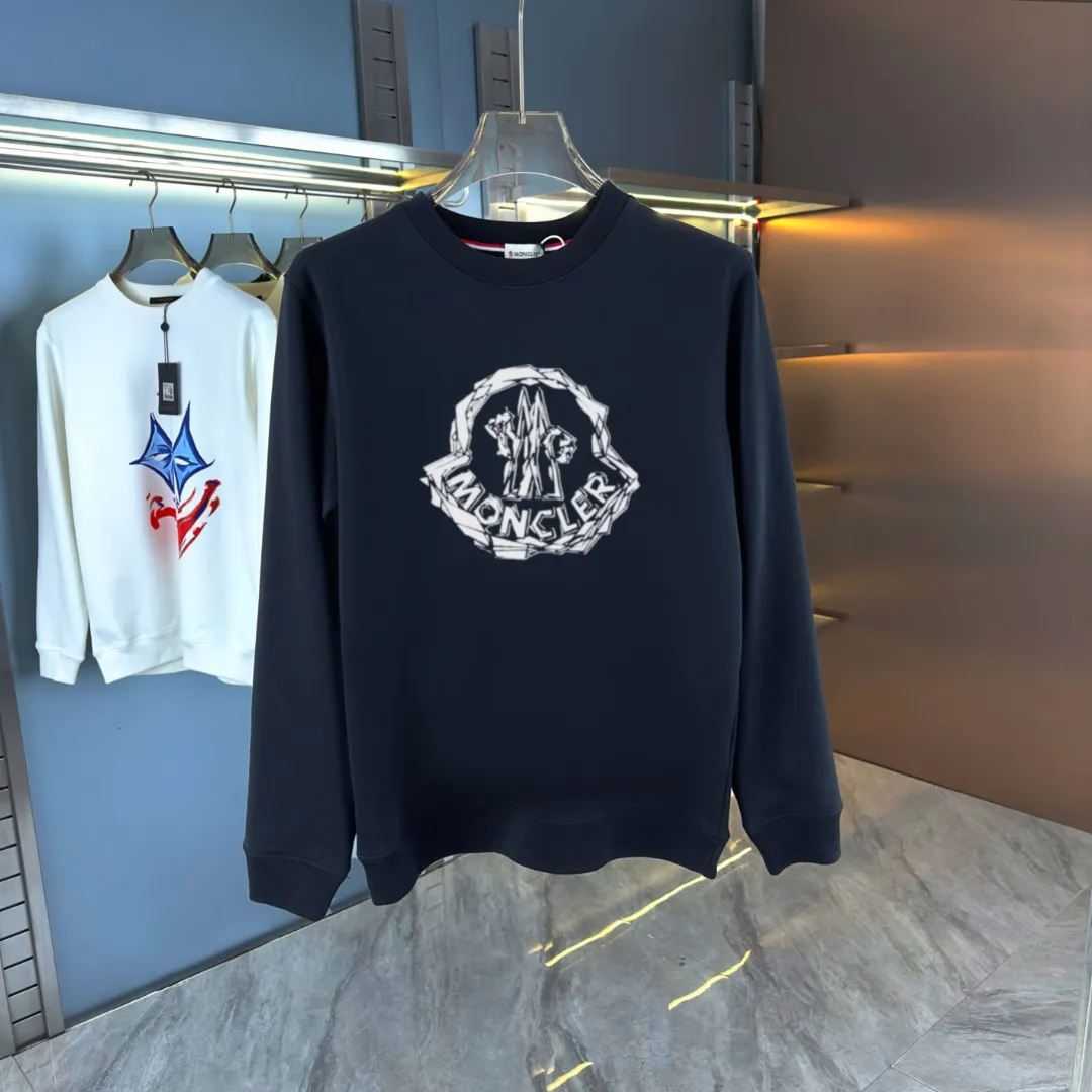 P210 High-version sweatshirt) [Long-term stock] 〖𝐌𝐎𝐍𝐂𝐋𝐄𝐑~Mask〗 Made of 440g heavy-weight fabric. It is different from the market currency. It can be matched with any variety and is properly handsome. 😎The whole dress is made of double waistcoats. The double waistcoats make the whole dress more three-dimensional. Not ordinary factories can do such fine work. 2025 Spring runway version of the T stage, on sale at the counter, round neck terry sweatshirt, high-end double-strand pure cotton, custom-made stretch ribs, dyed in the same vat, complete with three standards, matched with exquisite embroidered LOGO on the chest, simple and advanced, same style for men and women. Color: black, apricot, white, size: S M L XL 2XL