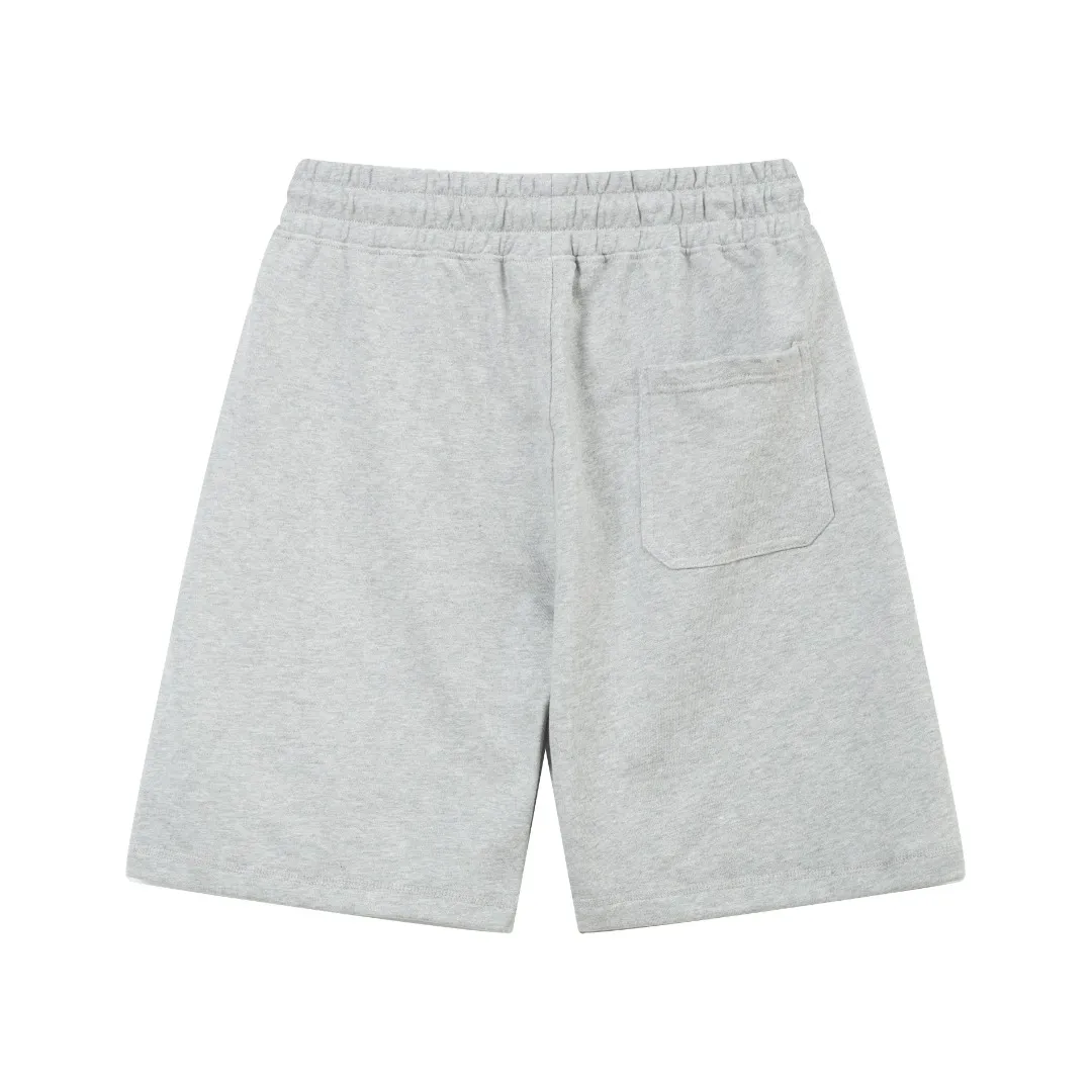 P230 (top version, currency difference) ✨Moncler/Moncler SS show style Slim-fitting lines and simple printed letter Logo trendy shorts for men and women Compatible with all body shapes Black and white drawstring design on the waist elastic band Customized drawstring pockets with diagonal pocket design on both sides There is also a small pocket on the back Color: black gray Size S-XL