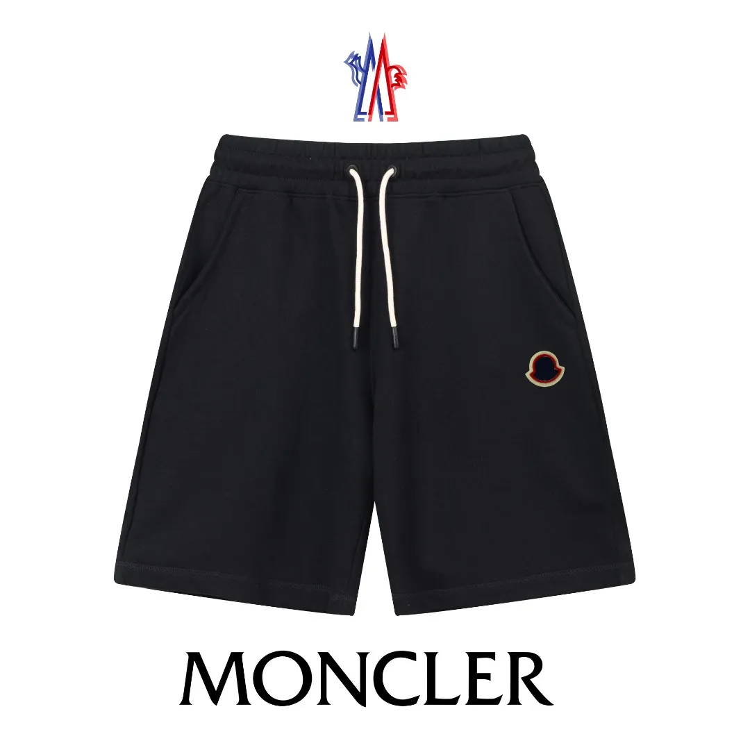 P230 (top version, currency difference) ✨Moncler/Moncler SS show style Slim-fitting lines and simple printed letter Logo trendy shorts for men and women Compatible with all body shapes Black and white drawstring design on the waist elastic band Customized drawstring pockets with diagonal pocket design on both sides There is also a small pocket on the back Color: black gray Size S-XL