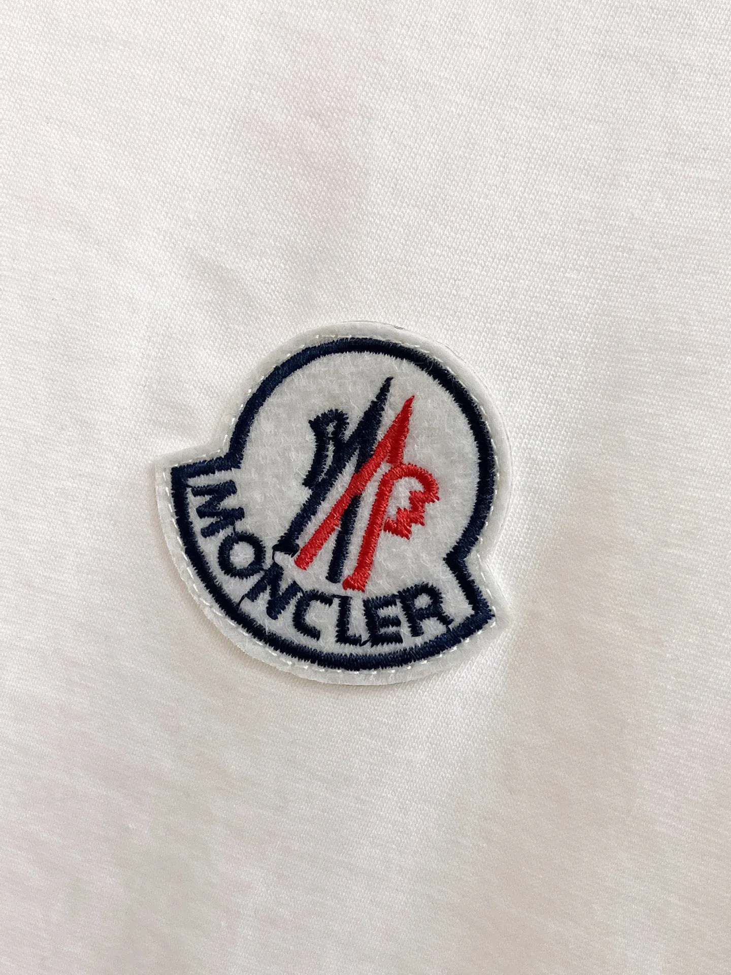 P560 Brand [MONCLER Mouth Covered] 2025 round neck short-sleeved shorts suit. The pure cotton fabric upper body will not be stuffy, and the smooth and comfortable skin-friendly effect is more breathable. The fabric has its own texture, classic logo craftsmanship, a new interpretation from a unique angle, and the first choice for fashion and versatility! Size: M-3XL (maximum wear: 190 pounds)