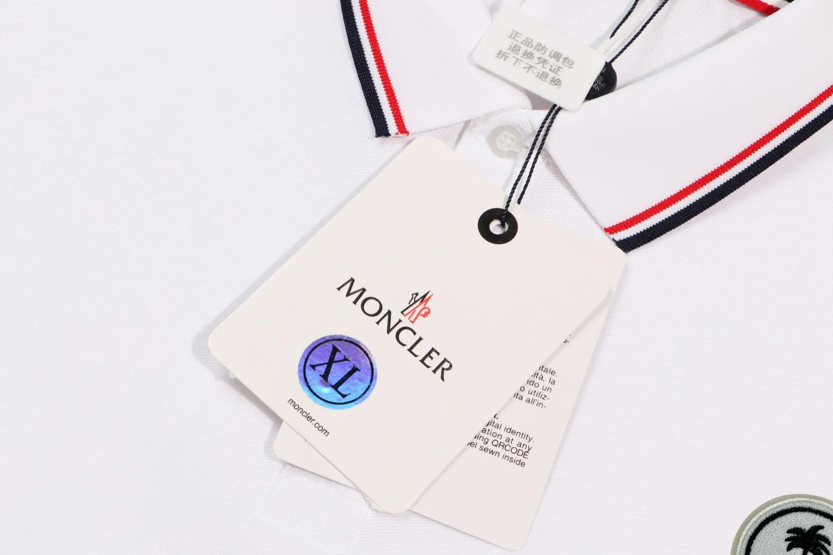 P200 New in stock】𝐌𝐎𝐍𝐂𝐋𝐄𝐑~Mengkou #2024 Early spring new high-quality lapel long-sleeved POLO shirt, counter-customized fabrics with high breathability and comfort, impeccable details, the brand's simple element design concept, reflecting high quality. It feels delicate and soft! It presents a casual cut and the upper body shape is great! The chest is filled with three-dimensional embroidery of the brand LOGO to highlight quality and luxury. Color: black, white Size: M~L~XL~2XL~3XL