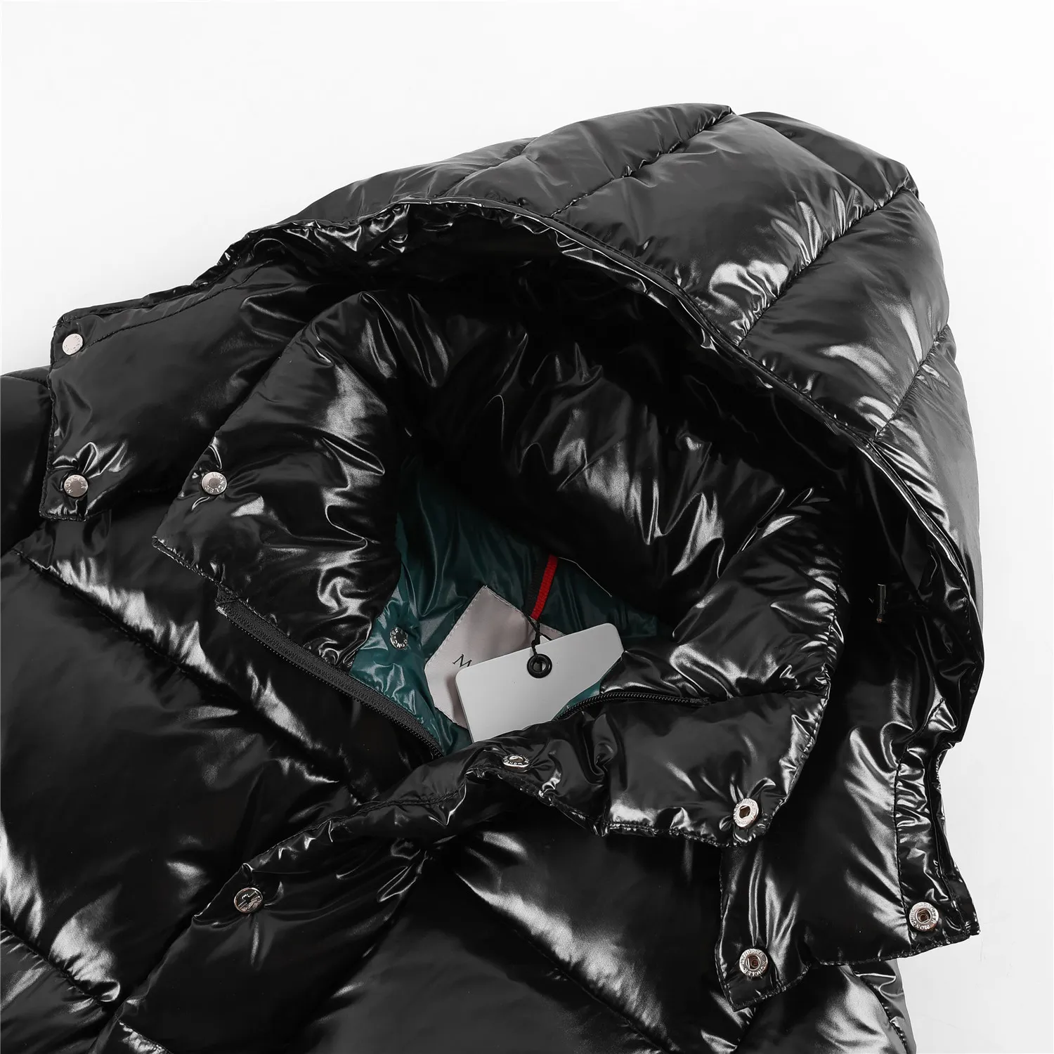 P860 Purchasing agent version, authentic version, new product MONCLER/muzzle with core film Moncler/Moncler mid-length hooded down jacket HANOVERIAN "down jacket" is a style loved by many celebrities. It is 90 GB down and 600g down filling (90 GB white duck down is priced at 840,000 per ton this year). The lower versions on the market are all made of fly knitting or low-density down. This kind of filler is very cheap. The clothes are very rigid and not soft. They feel prickly when worn. The most important thing is that they are not warm. There are many brands compared to Taobao's more than 100 cotton jackets. I have a genuine platform for Mongolian products that has been exported to Russia and Germany for many years. It can truly restore the original product one to one. We have extremely high requirements for auxiliary materials. We use bile cloth imported from the United States. The price is even close to the price of the fabric. It is high-density, super soft and anti-drilling. The fabric is nano-matte fabric with a density of 420T. It has good hand feel, high grade, good recovery and high resilience! Clothes are handmade products, and the skill of the workers is very important. The workers are all selected and have been working for many years. The public price is 1.5 times that of ordinary workers. Of course, the clothes produced are simply unmatched by small workshops outside. Size: 1-5 Brand name: MONCLER Material: 100% nylon Filling: 90% down, 10% feather 1---shoulder width 47/chest 116/length 106 2---shoulder width 48/chest 120/length 108 3---shoulder width 49/chest 124/length 109 4---shoulder width 50/chest 128/dress length 111 5---shoulder width 51/chest 132/dress length 112 Error 1~3cm