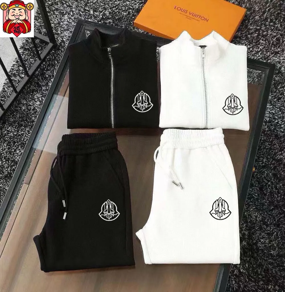 P400 💰【MONCLER】(Gospel for Fatty) hot-selling suit is coming. Focus on the original version of the official website. 2025 new hot-selling cardigan and sweatshirt suit. The original order is the best. 🇭🇰The meticulous work of top designers. Just for a fitting and perfect upper body effect. All-natural high-quality Roman cotton 100%, close-fitting comfort, noble and elegant! Original hardware embodies elegance and nobility! Counter size: M-5XL (maximum wear up to 220 pounds)