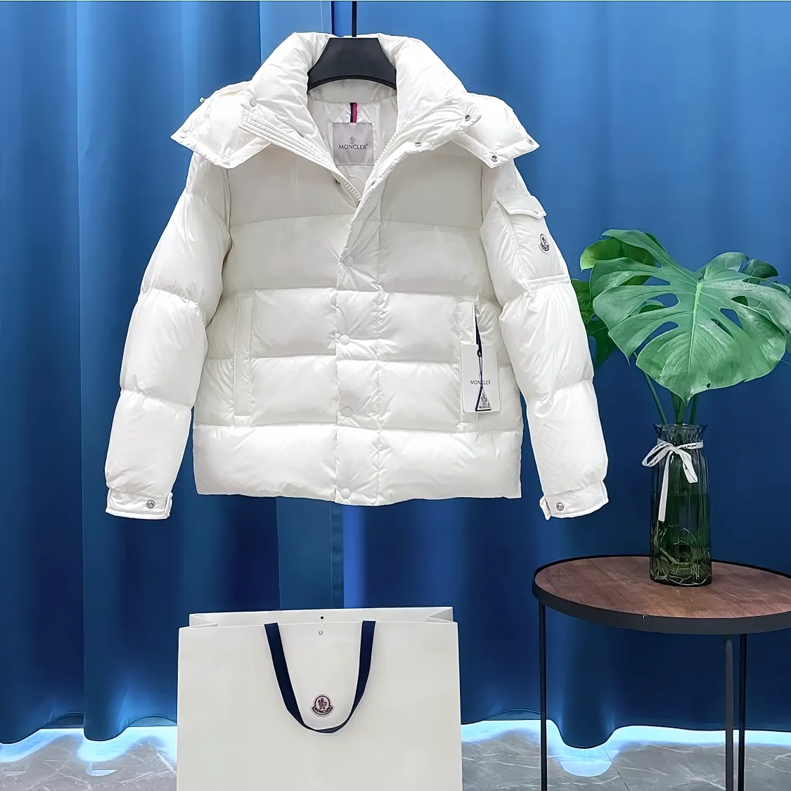 Moncler The Vezere down jacket is made from longue saison fabric, which is both lightweight and warm. This short down jacket features a hood that can be easily removed depending on the weather. The jacket's silhouette and sleeve patch pockets pay homage to the iconic Moncler Maya down jacket. •Made in longue saison fabric •Nylon léger brillant lining •Down filled •Removable and adjustable hood •Zip and snap fastening •Zip pockets •Patch pockets on sleeves •Adjustable cuffs •Drawstring hem