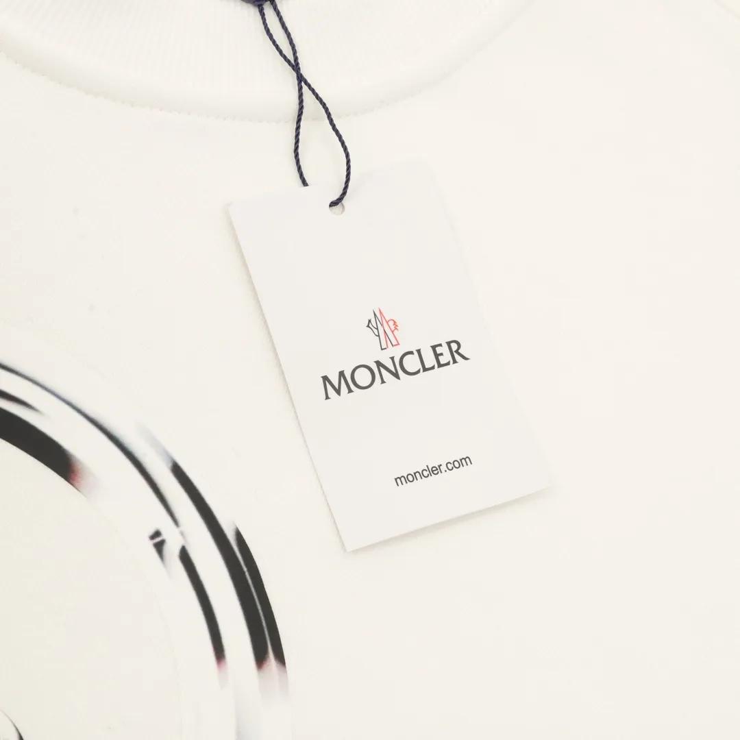 P460 Moncler 25FW graffiti logo round neck sweatshirt 480g high-grade combed cotton fabric Counter collar label Purchasing grade white thick plate hang tag Original hanging grain Three-dimensional foam printing on the front and back Strong sense of layering Same style for men and women Couple style Oversize version Loose Size: S-XL