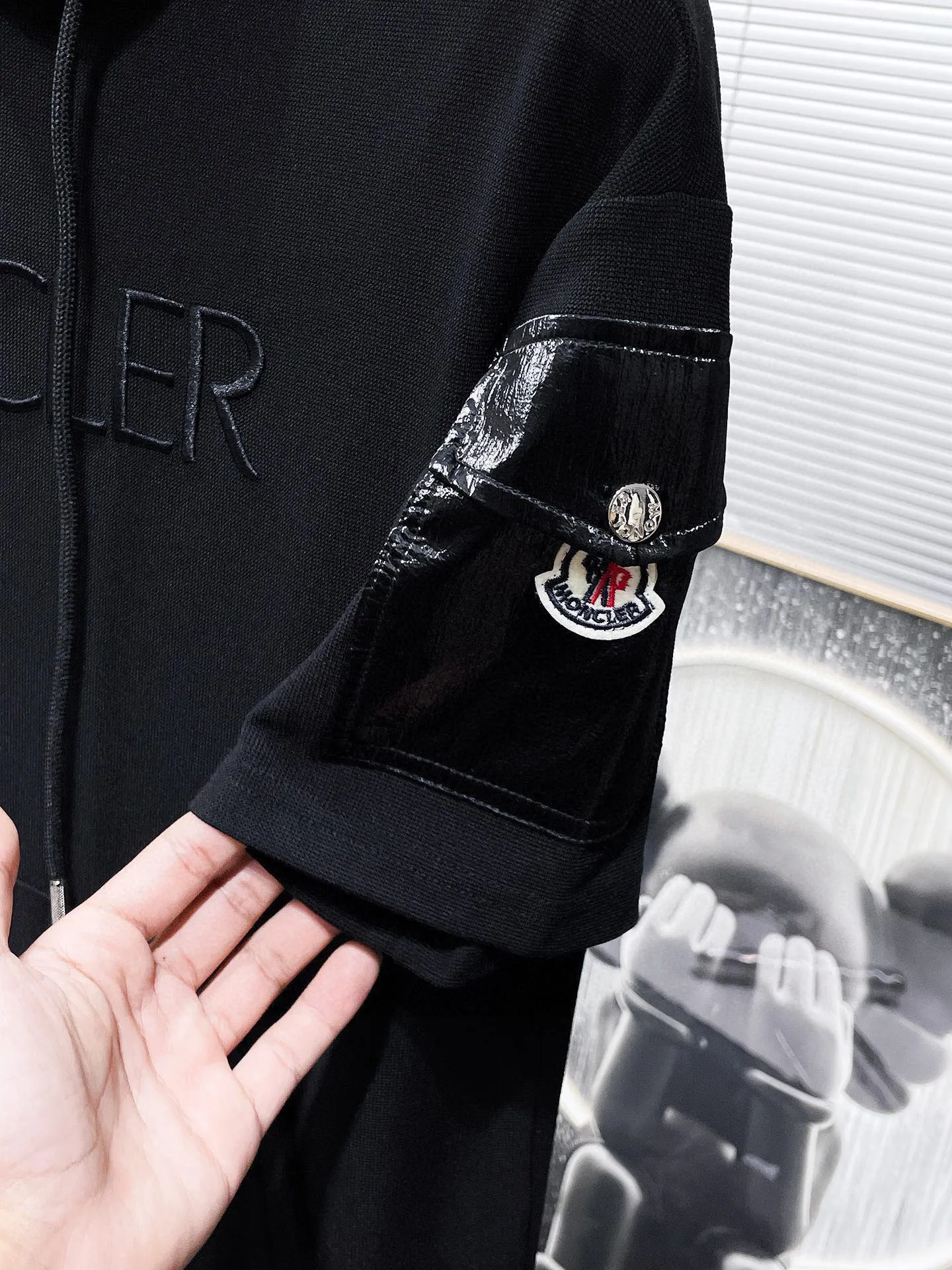P560 Brand [MONCLER Mouth Covered] 2025 round neck short-sleeved shorts suit. The pure cotton fabric upper body will not be stuffy, the smooth and comfortable skin-friendly effect is more breathable, the fabric has its own texture, classic logo technology, a new interpretation from a unique angle, the first choice for fashion and versatility! Size: M-3XL (maximum wear: 190 pounds)