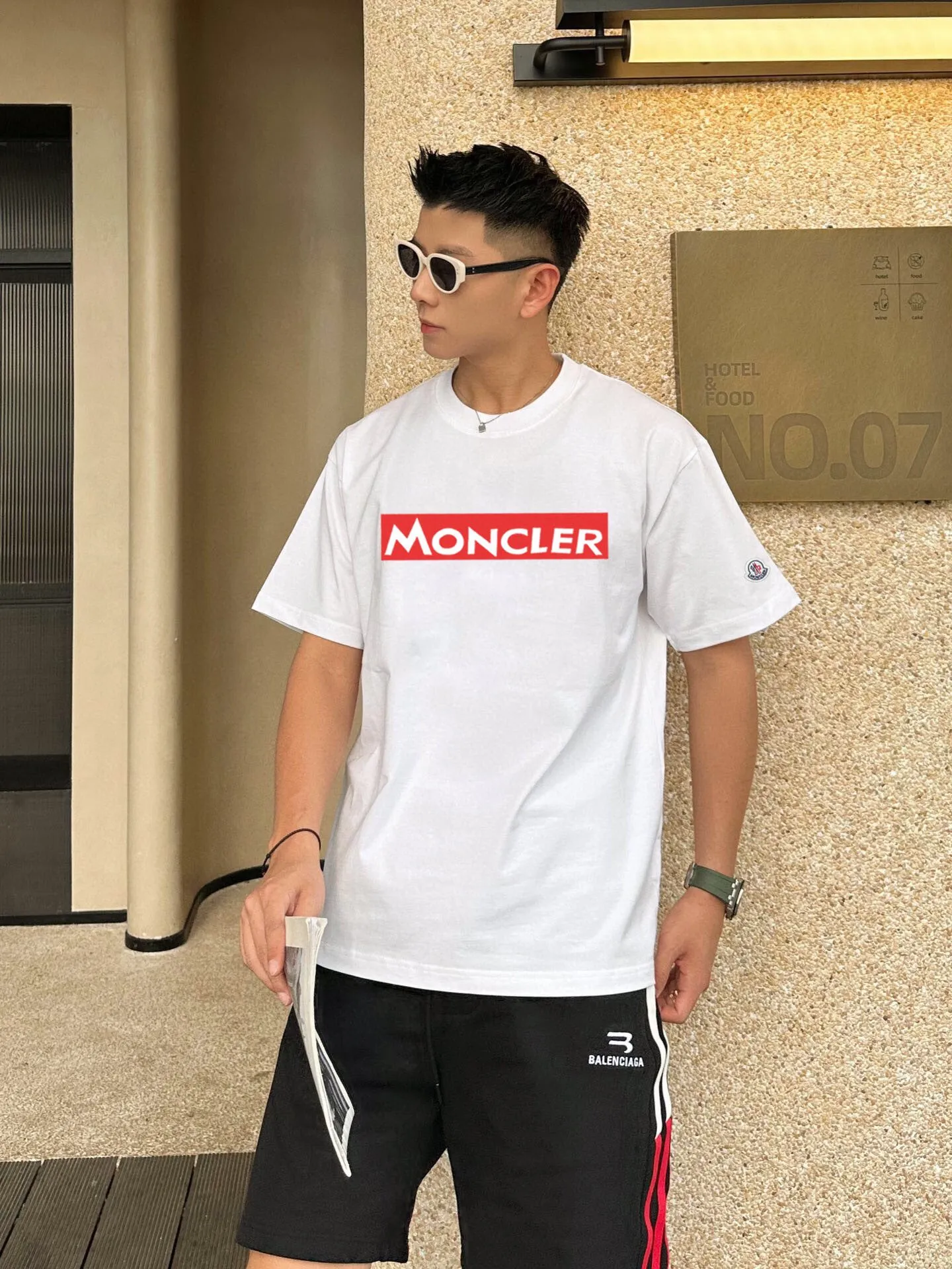 P160 MONCLER Mouth MC official short-sleeved T-shirt 2024 spring and summer new style Heavy industry printing Original imported custom 260g double yarn pure cotton High-density threaded same vat dyed fabric Loose version super versatile Very suitable for both men and women A must-have for everyone Color: Black White Size: S M L XL