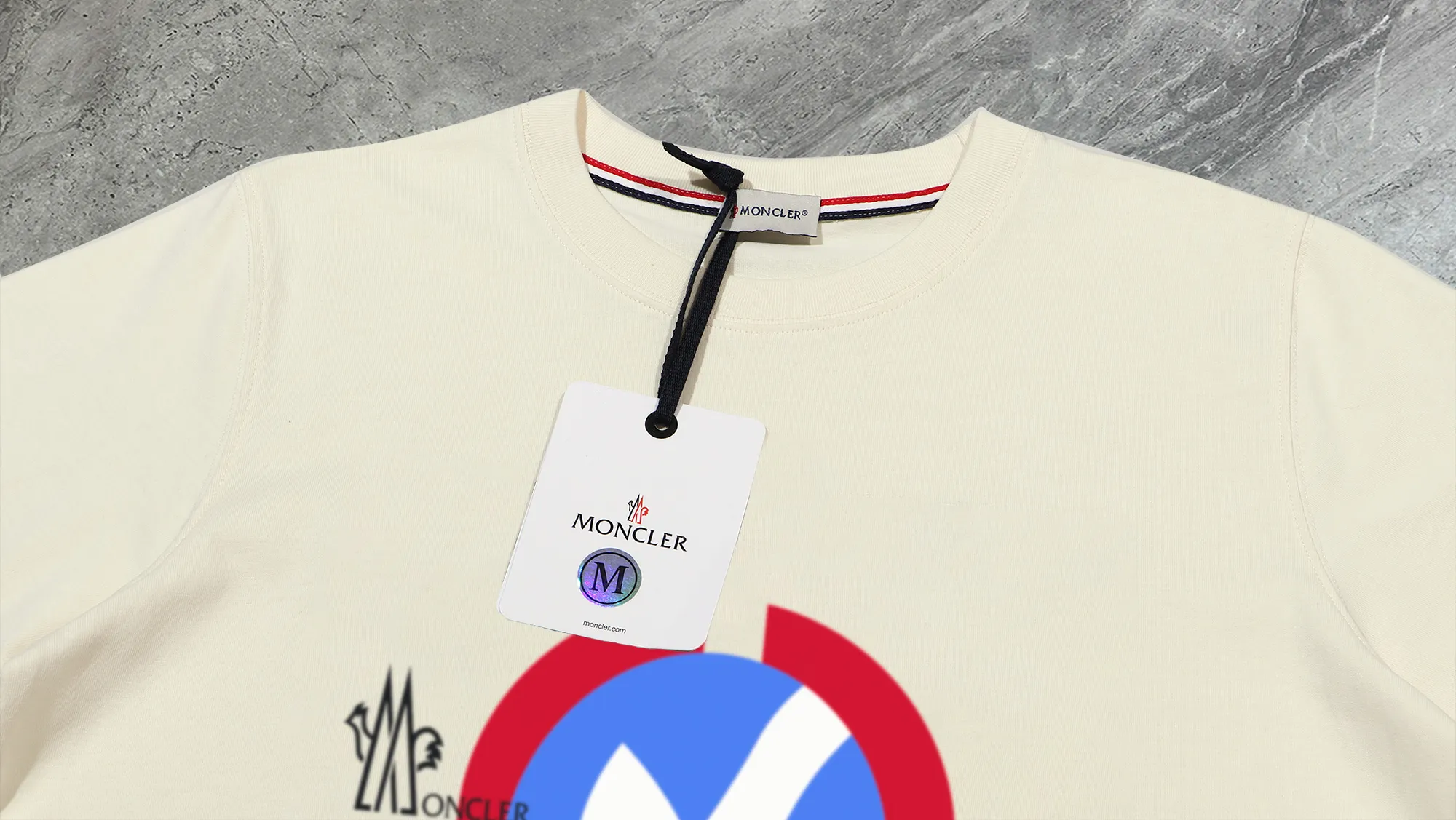 P210 High-version sweatshirt) [Long-term stock] 〖𝐌𝐎𝐍𝐂𝐋𝐄𝐑~Mask〗 Made of 440g heavy-weight fabric. It is different from the market currency. It can be matched with any variety and is properly handsome. 😎The whole dress is made of double waistcoats. The double waistcoats make the whole dress more three-dimensional. Not ordinary factories can do such fine work. 2025 Spring runway version of the T stage, on sale at the counter, round neck terry sweatshirt, high-end double-strand pure cotton, custom-made stretch ribs, dyed in the same vat, complete with three standards, matched with exquisite embroidered LOGO on the chest, simple and advanced, same style for men and women. Color: black, apricot, white, size: S M L XL 2XL