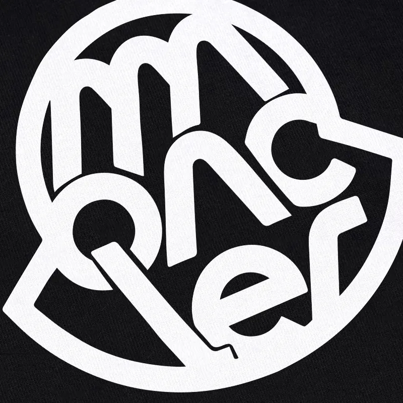 P240 Recommend the most popular Moncler masked 380g printed terry crew neck sweatshirt. Breathable pure cotton fabric. The texture is very soft and comfortable. No shrinkage, no deformation, no pilling). Original customized accessories. Collar label. Wash mark. Hang tag. Packaging (perfect details). Color: White. Black. Size: XS S M L.