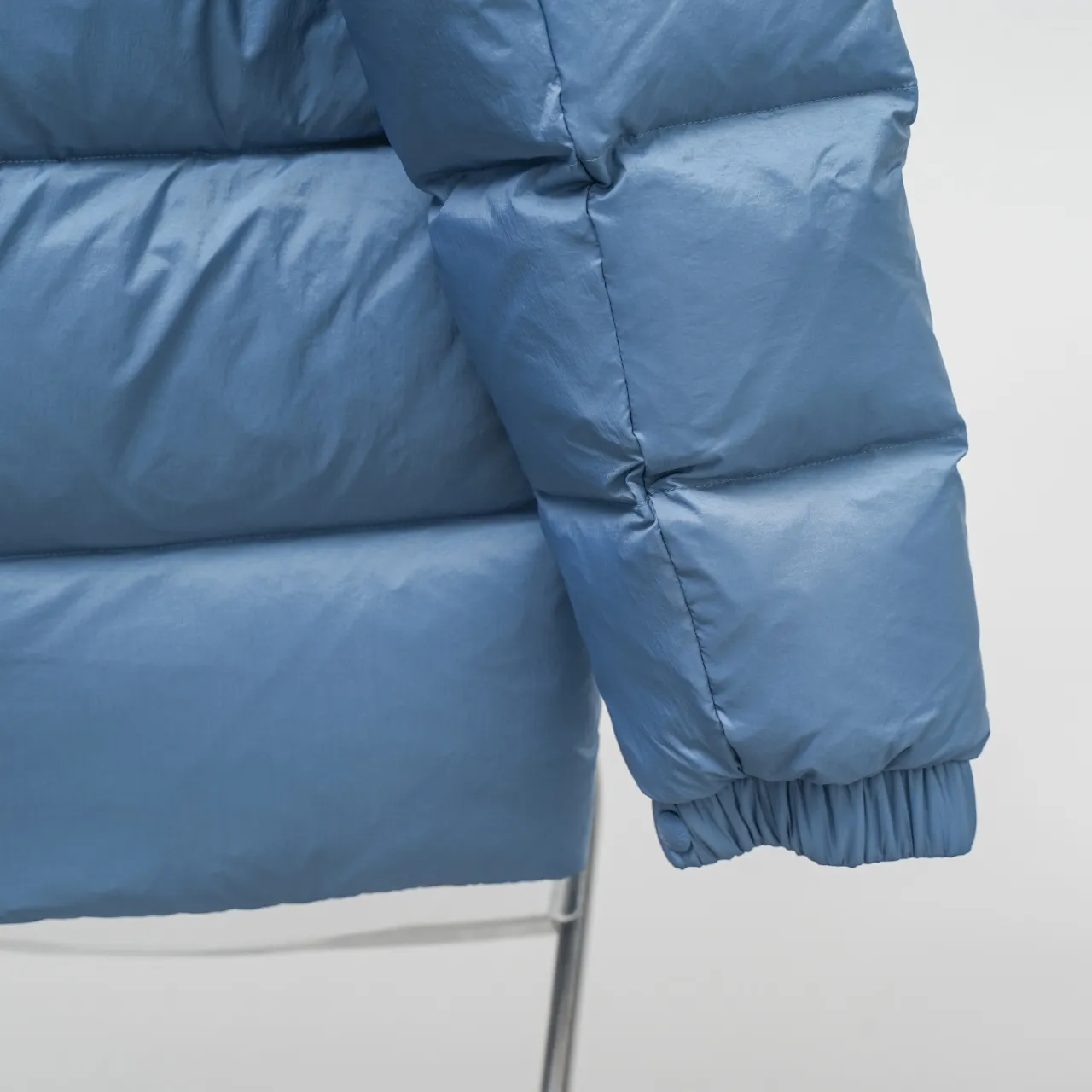 P830 MONCLER丨Muzzled chest big mark stand collar down jacket Color: sky blue Size: 1-5