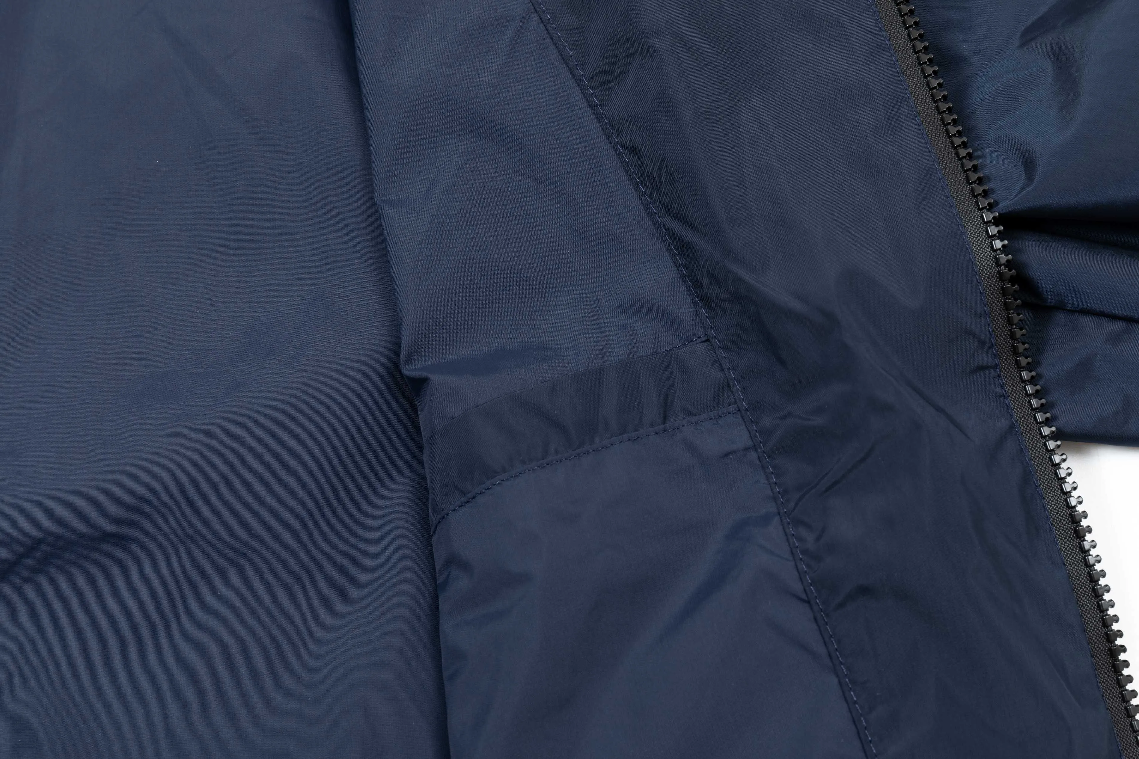 P410 2025 MONCLER new autumn and winter products Customized hardware Embroidered Logo. High-quality hooded jacket Mainly recommended version Selected custom fabrics Higher grade High-density memory brushed lining More fashionable and comfortable High-standard customization The upper body is very stylish Classic and versatile Can be matched with any fashion The fit is super good and highly recommended!  Color: royal blue black Size: M-3XL