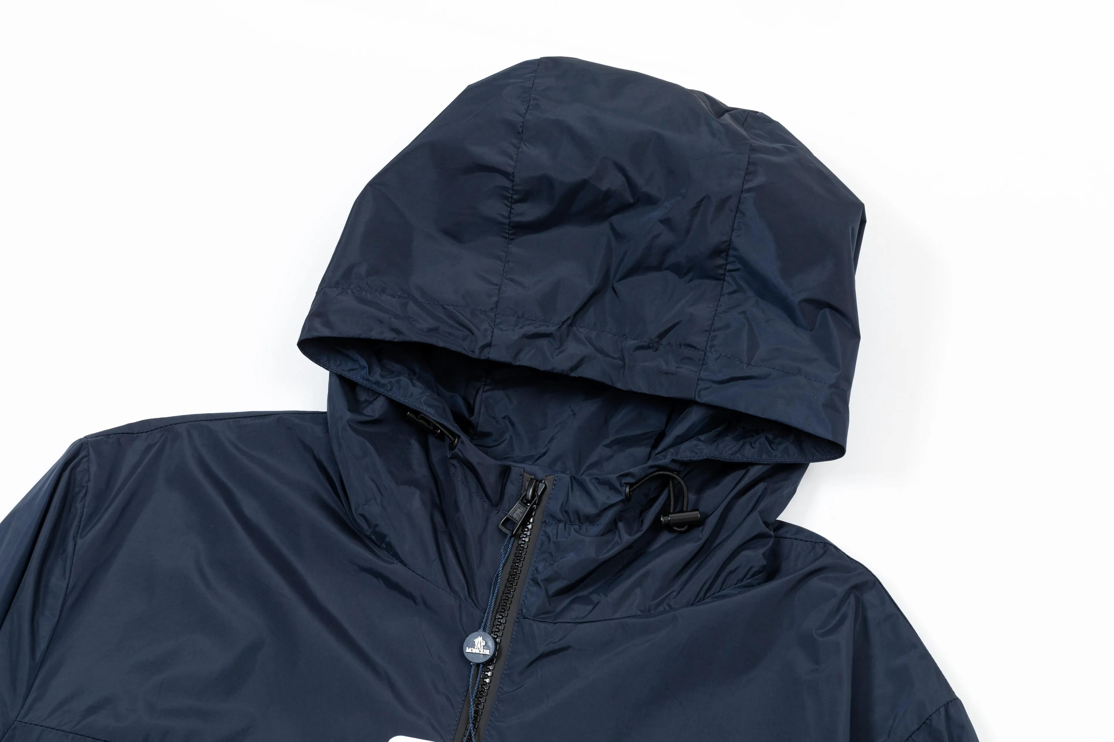 P410 2025 MONCLER new autumn and winter products Customized hardware Embroidered Logo. High-quality hooded jacket Mainly recommended version Selected custom fabrics Higher grade High-density memory brushed lining More fashionable and comfortable High-standard customization The upper body is very stylish Classic and versatile Can be matched with any fashion The fit is super good and highly recommended!  Color: royal blue black Size: M-3XL