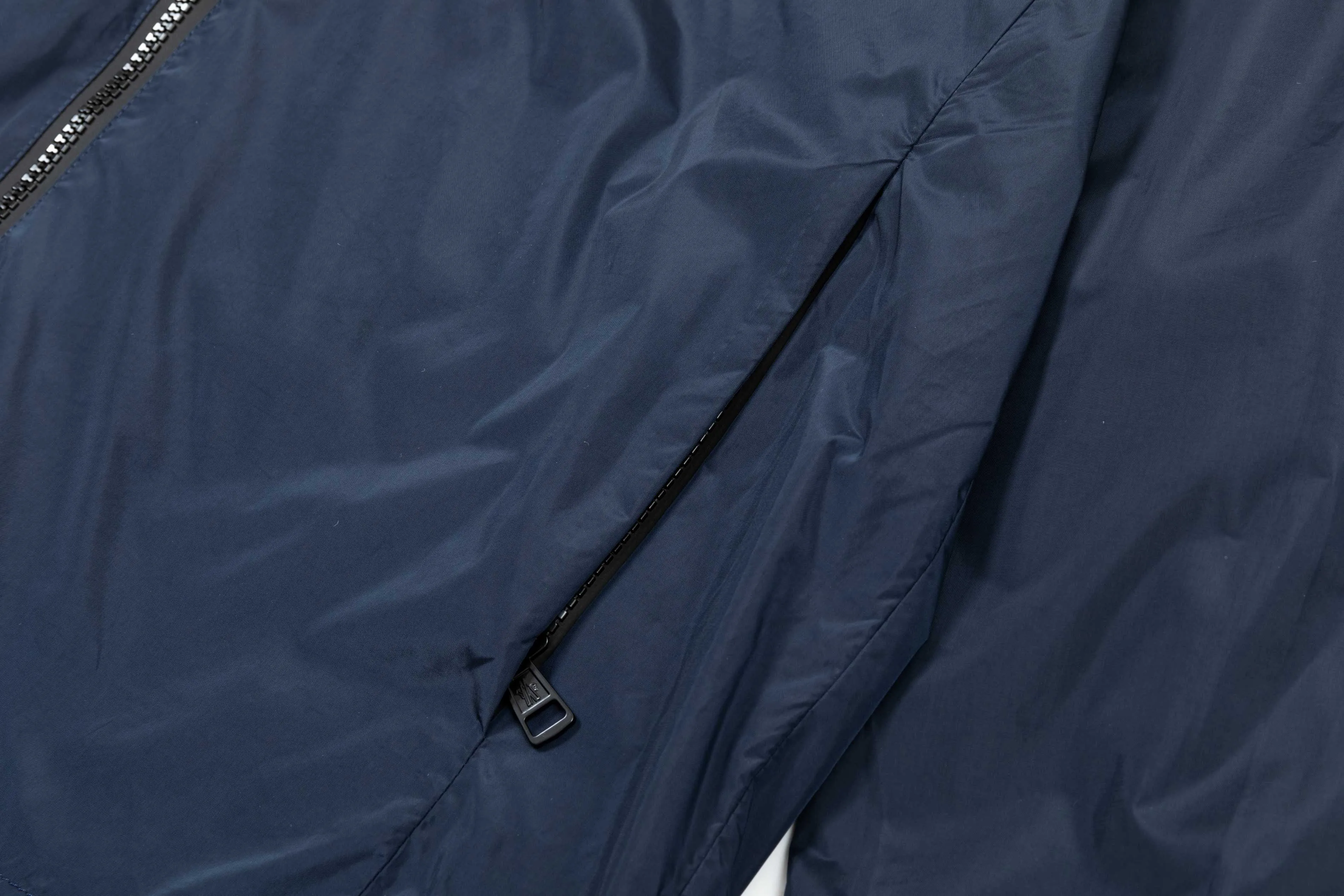 P410 2025 MONCLER new autumn and winter products Customized hardware Embroidered Logo. High-quality hooded jacket Mainly recommended version Selected custom fabrics Higher grade High-density memory brushed lining More fashionable and comfortable High-standard customization The upper body is very stylish Classic and versatile Can be matched with any fashion The fit is super good and highly recommended!  Color: royal blue black Size: M-3XL