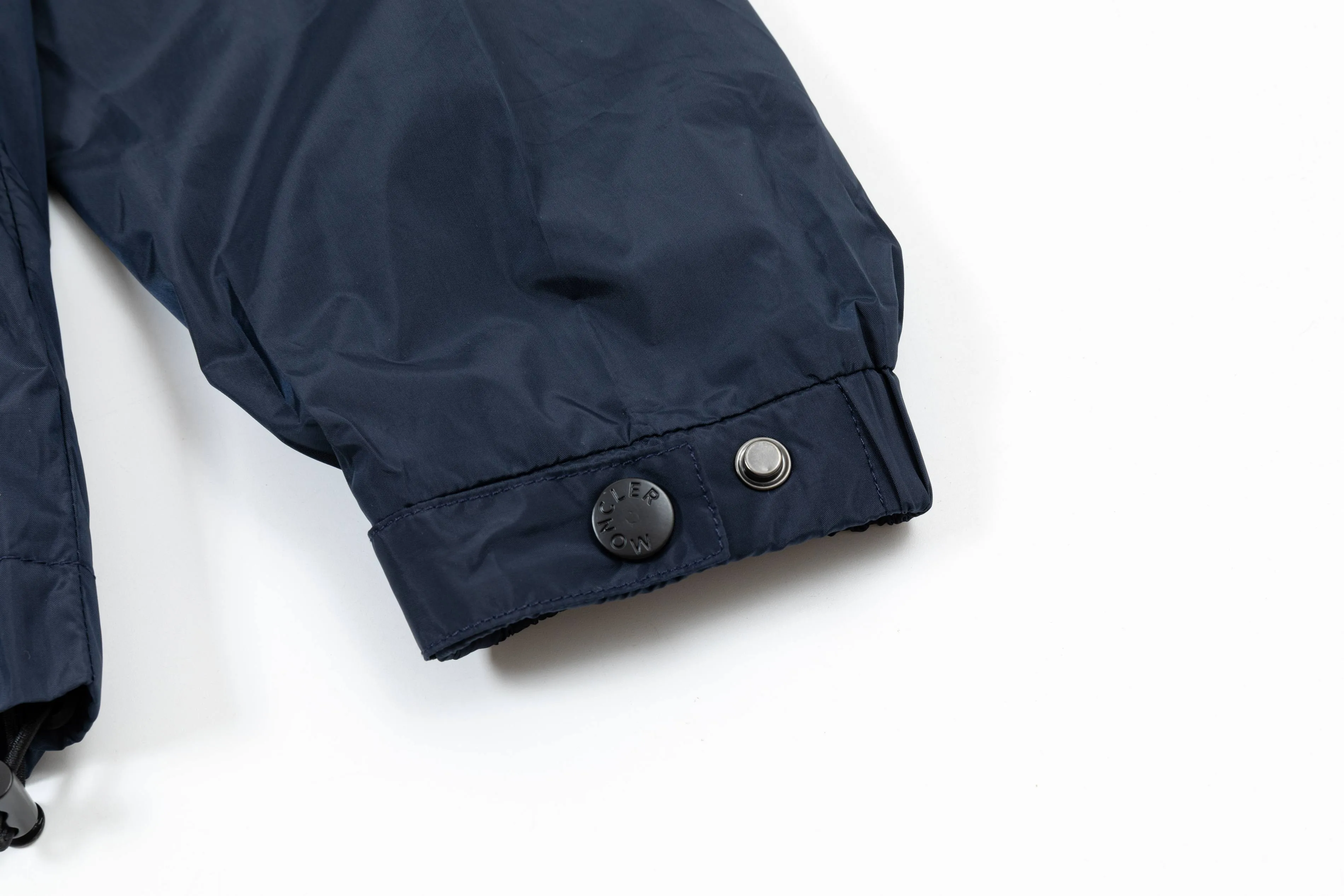 P410 2025 MONCLER new autumn and winter products Customized hardware Embroidered Logo. High-quality hooded jacket Mainly recommended version Selected custom fabrics Higher grade High-density memory brushed lining More fashionable and comfortable High-standard customization The upper body is very stylish Classic and versatile Can be matched with any fashion The fit is super good and highly recommended!  Color: royal blue black Size: M-3XL