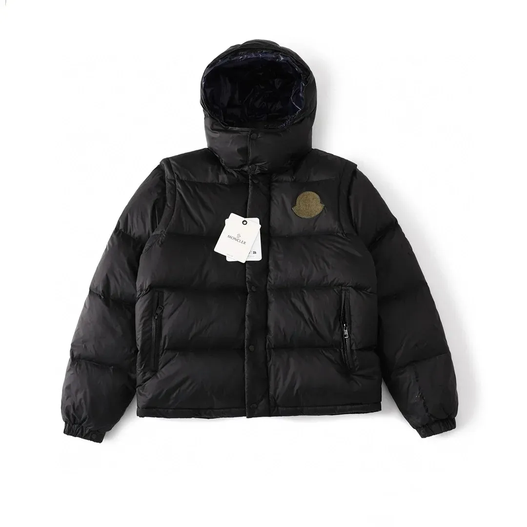 P910 Moncler/Mask Cyclone two-in-one detachable down jacket. Duck down filling, light upper body and not bulky. Easy to wear in the winter. Changeable/jacket/hooded vest. Stand-up collar vest/hooded down jacket. One garment for multiple wears.