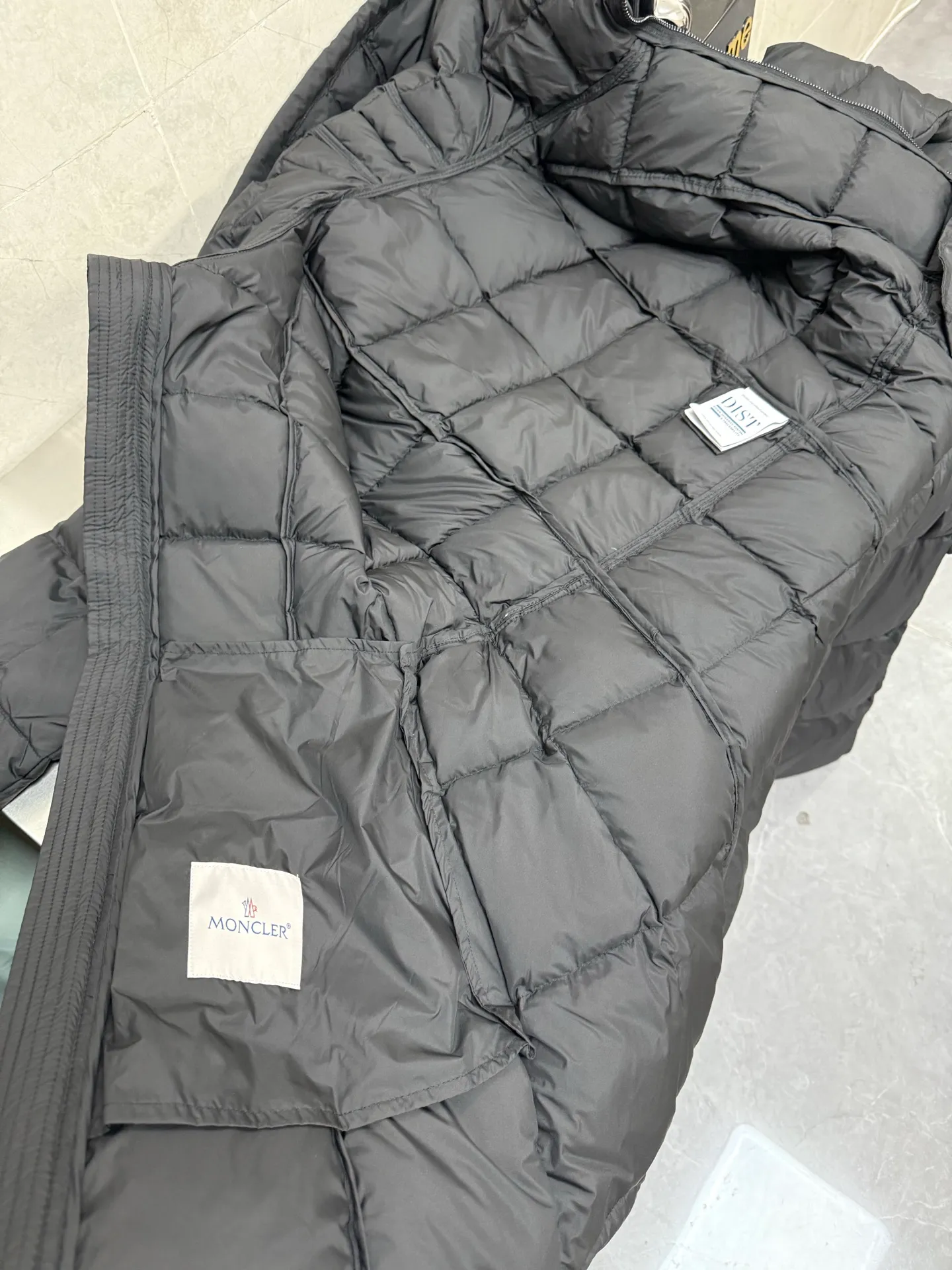 P1100 Moncler Faucon Women's Long Hooded Down Jacket The Faucon Women's Long Down Jacket interprets classic items in new proportions, showing impeccable fashion style. The Faucon long down is made of polyester fabric and has a slim, wide silhouette with a nipped-in waist. The Longue saison lining is lightweight and the three-dimensional hood adds a finishing touch to the style. Size: 0123