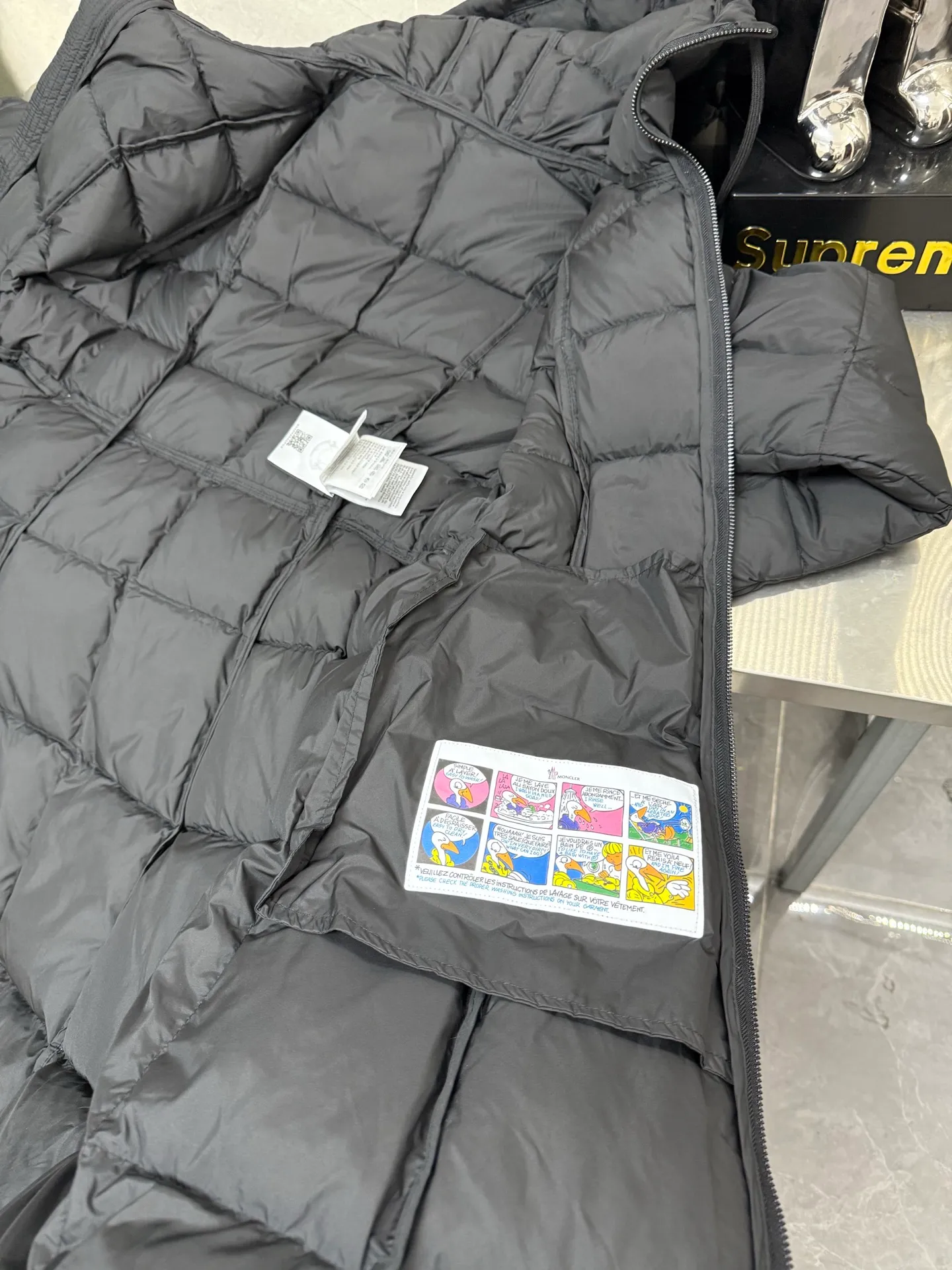 P1100 Moncler Faucon Women's Long Hooded Down Jacket The Faucon Women's Long Down Jacket interprets classic items in new proportions, showing impeccable fashion style. The Faucon long down is made of polyester fabric and has a slim, wide silhouette with a nipped-in waist. The Longue saison lining is lightweight and the three-dimensional hood adds a finishing touch to the style. Size: 0123