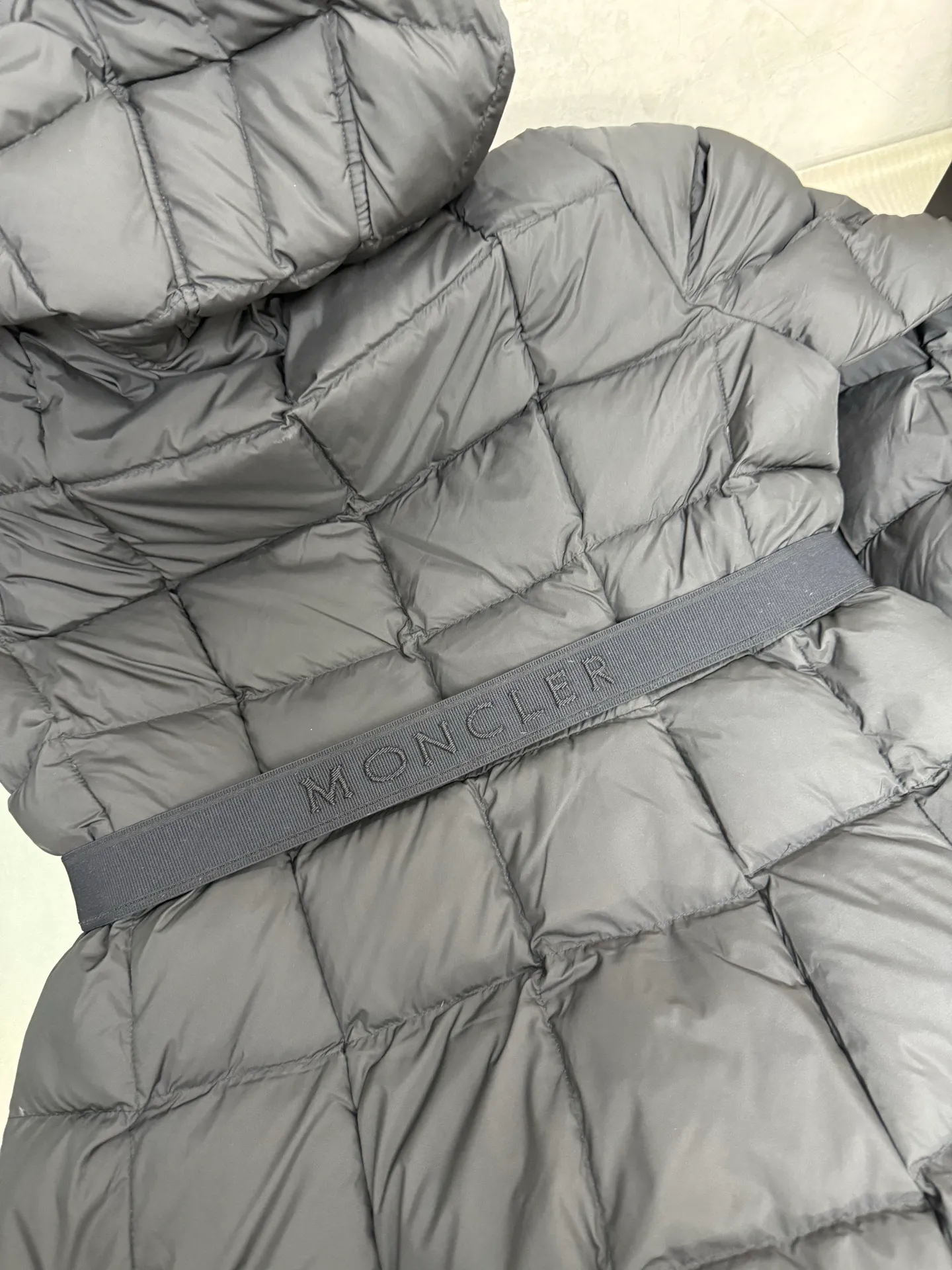 P1100 Moncler Faucon Women's Long Hooded Down Jacket The Faucon Women's Long Down Jacket interprets classic items in new proportions, showing impeccable fashion style. The Faucon long down is made of polyester fabric and has a slim, wide silhouette with a nipped-in waist. The Longue saison lining is lightweight and the three-dimensional hood adds a finishing touch to the style. Size: 0123