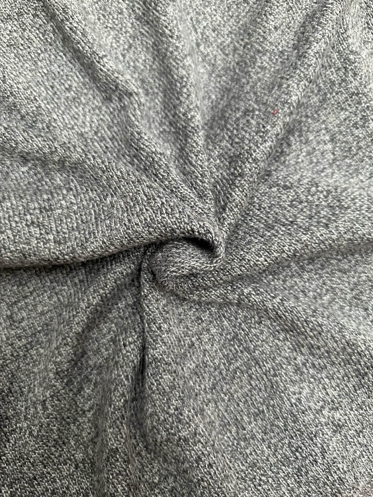 P410 MONCLER round neck long-sleeved wool and cashmere sweater, purchased and developed at 6950, 30% wool double-strand blended wool, custom-dyed nylon windbreaker material, using Japanese imported loom (silver flute) seven needles, wool fermentation washing, template embroidery, customized 1:1 chapter, customized 1:1 buttons, customized 1:1 trademark, fitted version, dry cleaning recommended (this product is woven from wool and is not easy to machine wash) size: S M L XL
