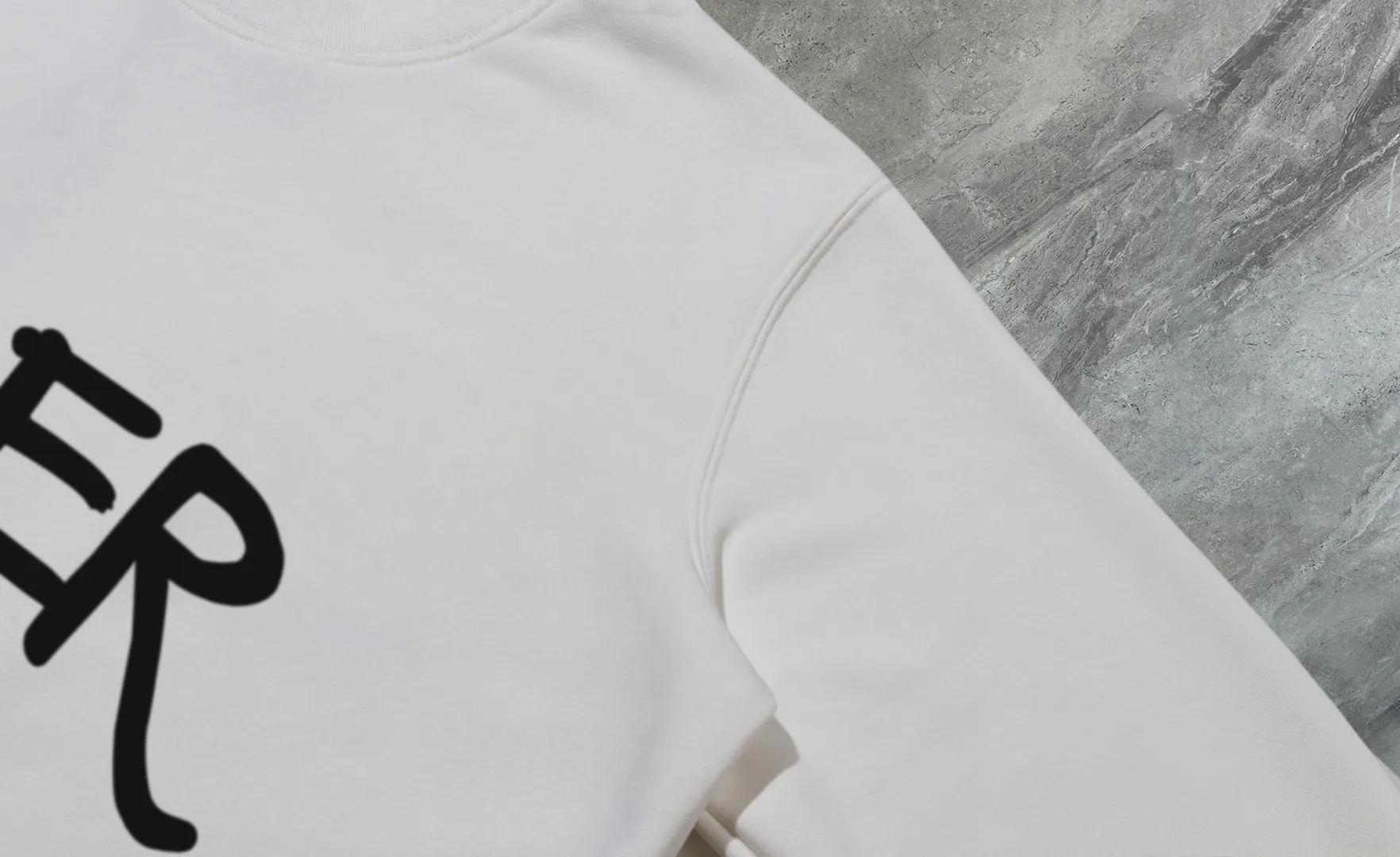 P210 High-version sweatshirt) [Long-term stock] 〖𝐌𝐎𝐍𝐂𝐋𝐄𝐑~Mask〗 Made of 440g heavy-weight fabric. It is different from the market currency. It can be matched with any variety and is properly handsome. 😎The whole dress is made of double waistcoats. The double waistcoats make the whole dress more three-dimensional. Not ordinary factories can do such fine work. 2025 Spring runway version of the T stage, on sale at the counter, round neck terry sweatshirt, high-end double-strand pure cotton, custom-made stretch ribs, dyed in the same vat, complete with three standards, matched with exquisite embroidered LOGO on the chest, simple and advanced, same style for men and women. Color: black, apricot, white, size: S M L XL 2XL