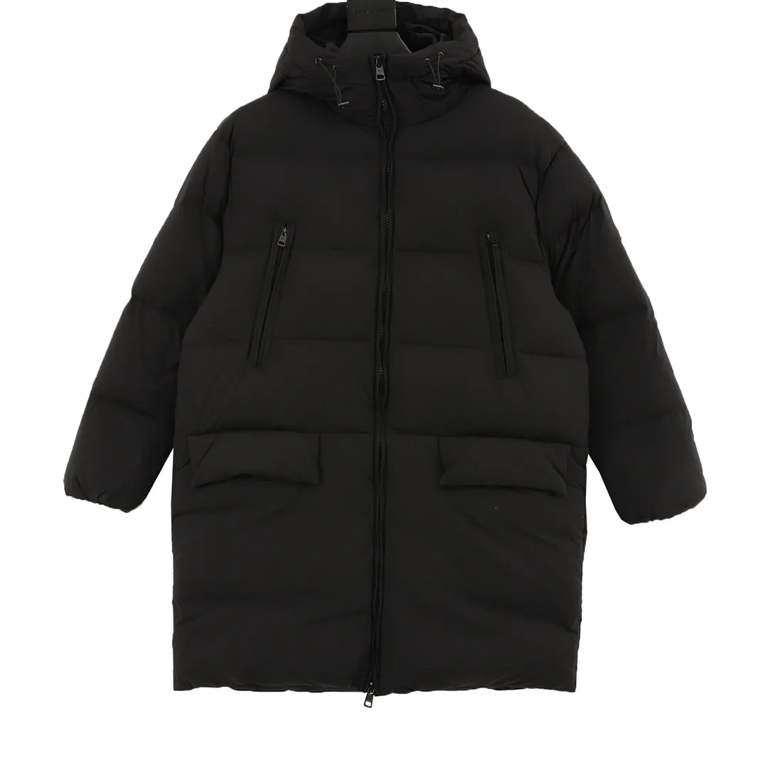 P1360 Moncler Bosona Mid-Length Large Felt Badge Down Jacket This Bosona men's long down jacket combines classic Moncler aesthetics with outstanding performance and protective features.  The Bosona long down jacket is made of longue saison fabric and is designed with practical details to provide both warmth and protection. As a Moncler classic, this down jacket features a detachable hood and a front zipper placket that covers the windshield, significantly improving its protective performance. Details •Made from longue saison fabric •Longue saison lining •Down filled •Removable hood •Zip and snap fastening •Zip pockets •Patch pockets on sleeves •Adjustable cuffs •Drawstring hem size:0-3
