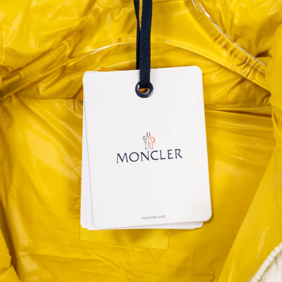 P900 top version (different currency) Style: Moncler Moncler Mengkou 25 new Tripiti down jacket (all made of national standard 90 goose down, sizes are all authentic digital sizes) Color: picture color Size: 1-2-3-4-5 Fabric: 90 goose down Accessories: full set of customized accessories No gender distinction, same style for men and women