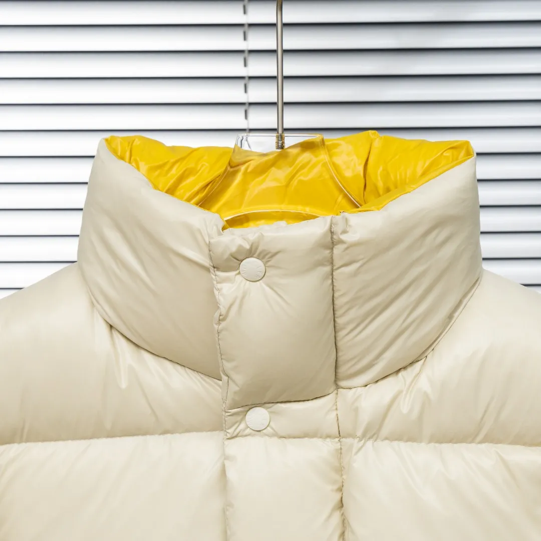 P900 top version (different currency) Style: Moncler Moncler Mengkou 25 new Tripiti down jacket (all made of national standard 90 goose down, sizes are all authentic digital sizes) Color: picture color Size: 1-2-3-4-5 Fabric: 90 goose down Accessories: full set of customized accessories No gender distinction, same style for men and women