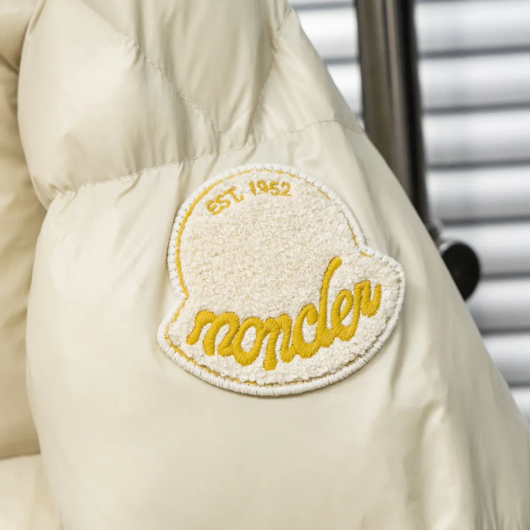 P900 top version (different currency) Style: Moncler Moncler Mengkou 25 new Tripiti down jacket (all made of national standard 90 goose down, sizes are all authentic digital sizes) Color: picture color Size: 1-2-3-4-5 Fabric: 90 goose down Accessories: full set of customized accessories No gender distinction, same style for men and women