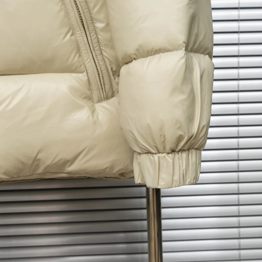 P900 top version (different currency) Style: Moncler Moncler Mengkou 25 new Tripiti down jacket (all made of national standard 90 goose down, sizes are all authentic digital sizes) Color: picture color Size: 1-2-3-4-5 Fabric: 90 goose down Accessories: full set of customized accessories No gender distinction, same style for men and women