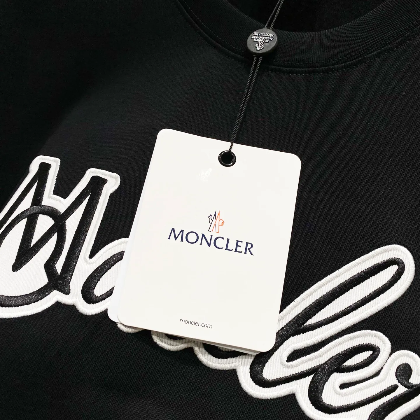 P150 MONCLER/Muzzled 260g round neck short-sleeved T-shirt, brand patch embroidery🪡letter LOGO seal logo, official synchronization, high version, high quality, fashionable personality, versatile trend, pure original quality, original fabric, tag, collar label, washed wheat, complete three labels, color: black, apricot, blue. Size: XS-L