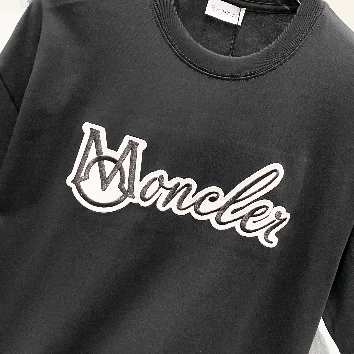 P150 MONCLER/Muzzled 260g round neck short-sleeved T-shirt, brand patch embroidery🪡letter LOGO seal logo, official synchronization, high version, high quality, fashionable personality, versatile trend, pure original quality, original fabric, tag, collar label, washed wheat, complete three labels, color: black, apricot, blue. Size: XS-L