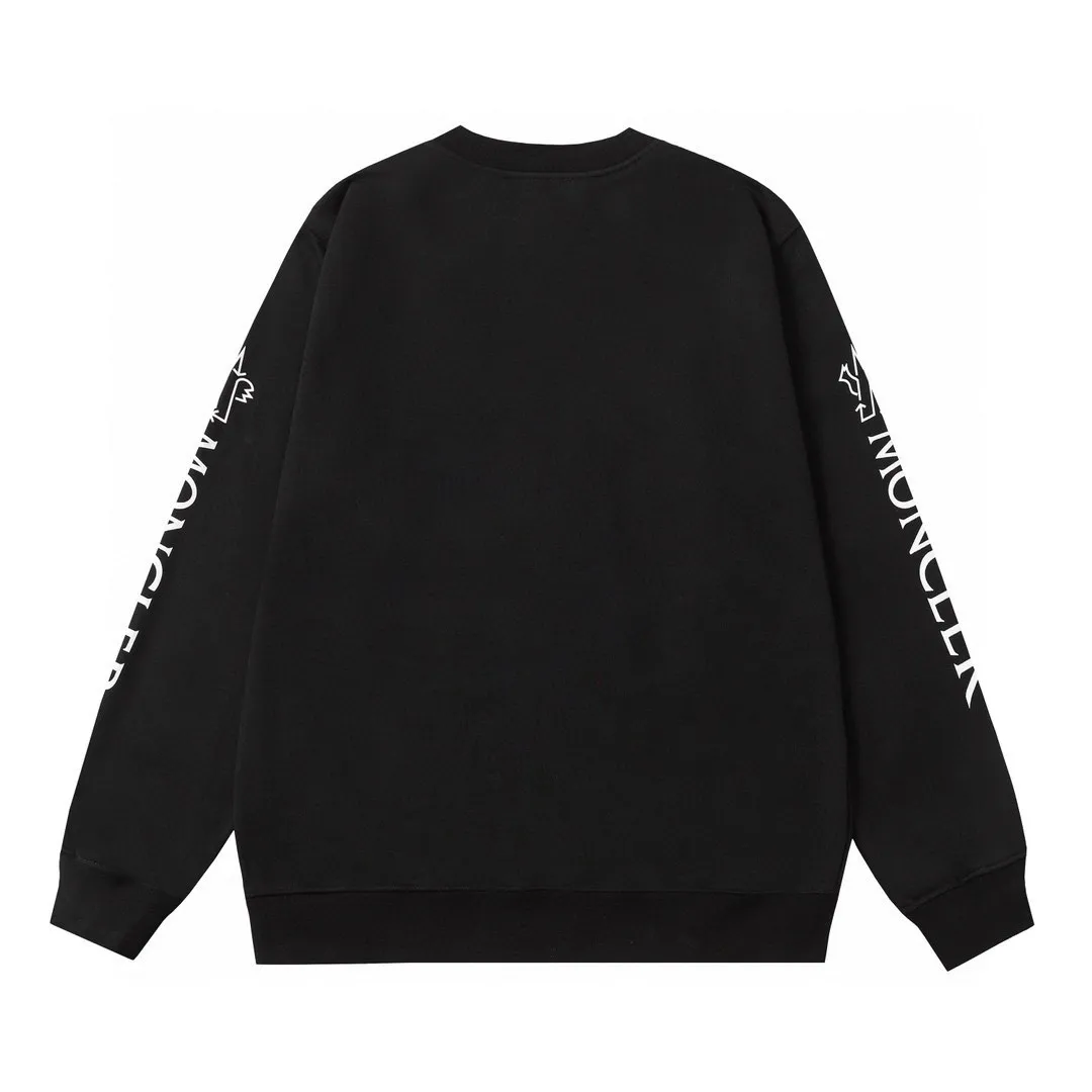 P210 Style number: 862 〈MONCLER〉The price of the MONCLER printed round-neck sweatshirt is actually quite advantageous. Those who have been to the counters should know that the price of the MONCLER is not much cheaper than Gucci Burberry. It is just relatively low-key and unwilling to hype. It is a picture that you want to buy or not. The aloof existence... ✅460 grams of 100% pure cotton woolen fabric. The OS version is too large. ✅Combined with the original high-weight double yarn thread. ✅Correct three-needle and five-thread technology. Chain hem Color: Black White Size S M L