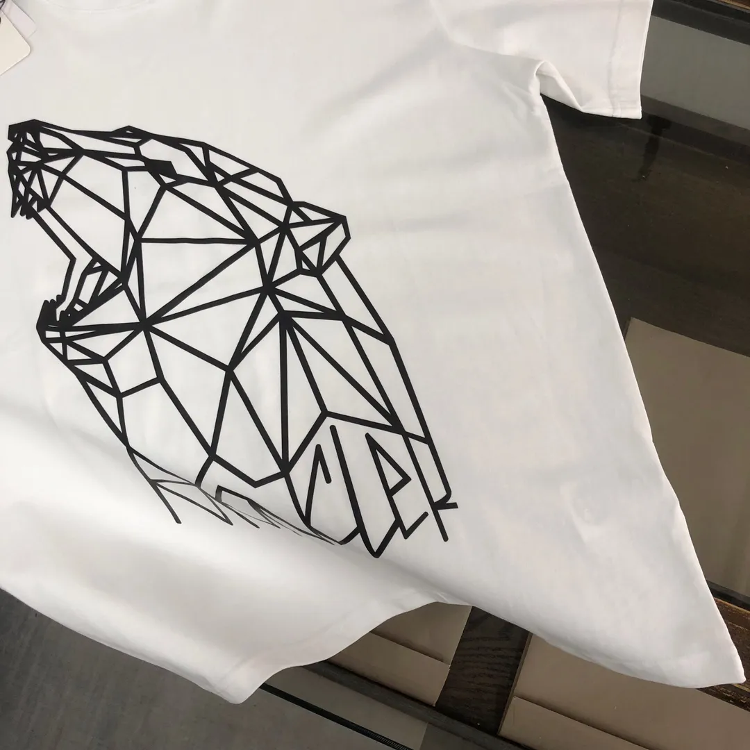 P160 🔥MONCLER The latest short-sleeved T-shirt for couples ~ Features representative brand printing design ~ The fabric upper body is comfortable and breathable, not stiff, slim cut, made of high-end custom-made pure cotton fabric! The upper body is comfortable and stylish, and it can be worn alone as an inner layer. It is a must-have for fashionistas! ! ! Color: black, white, gray Size: S～XL (loose version, please state your height and weight when placing an order)
